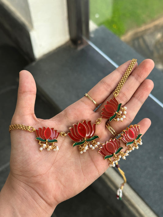 Tri Sarojini Enamel Choker