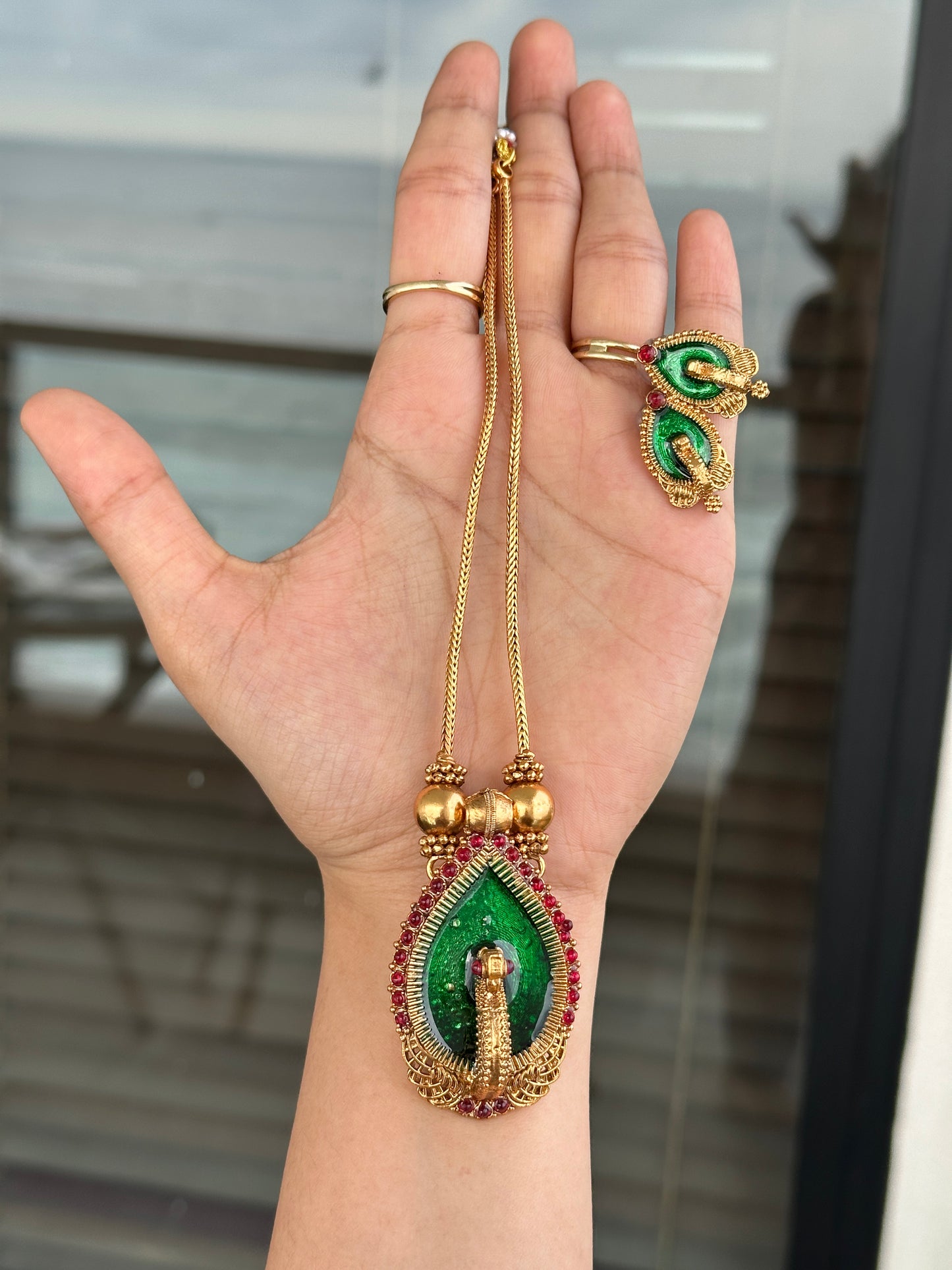 Peacock Drop pendant Chain
