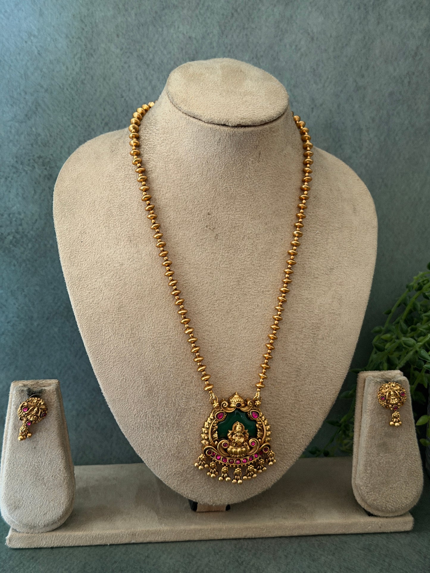 Pushpanjali Pendant Chain set