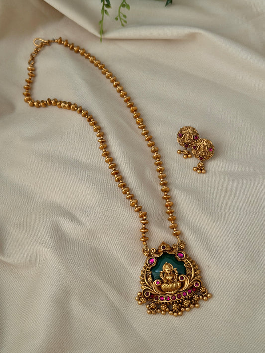 Pushpanjali Pendant Chain set