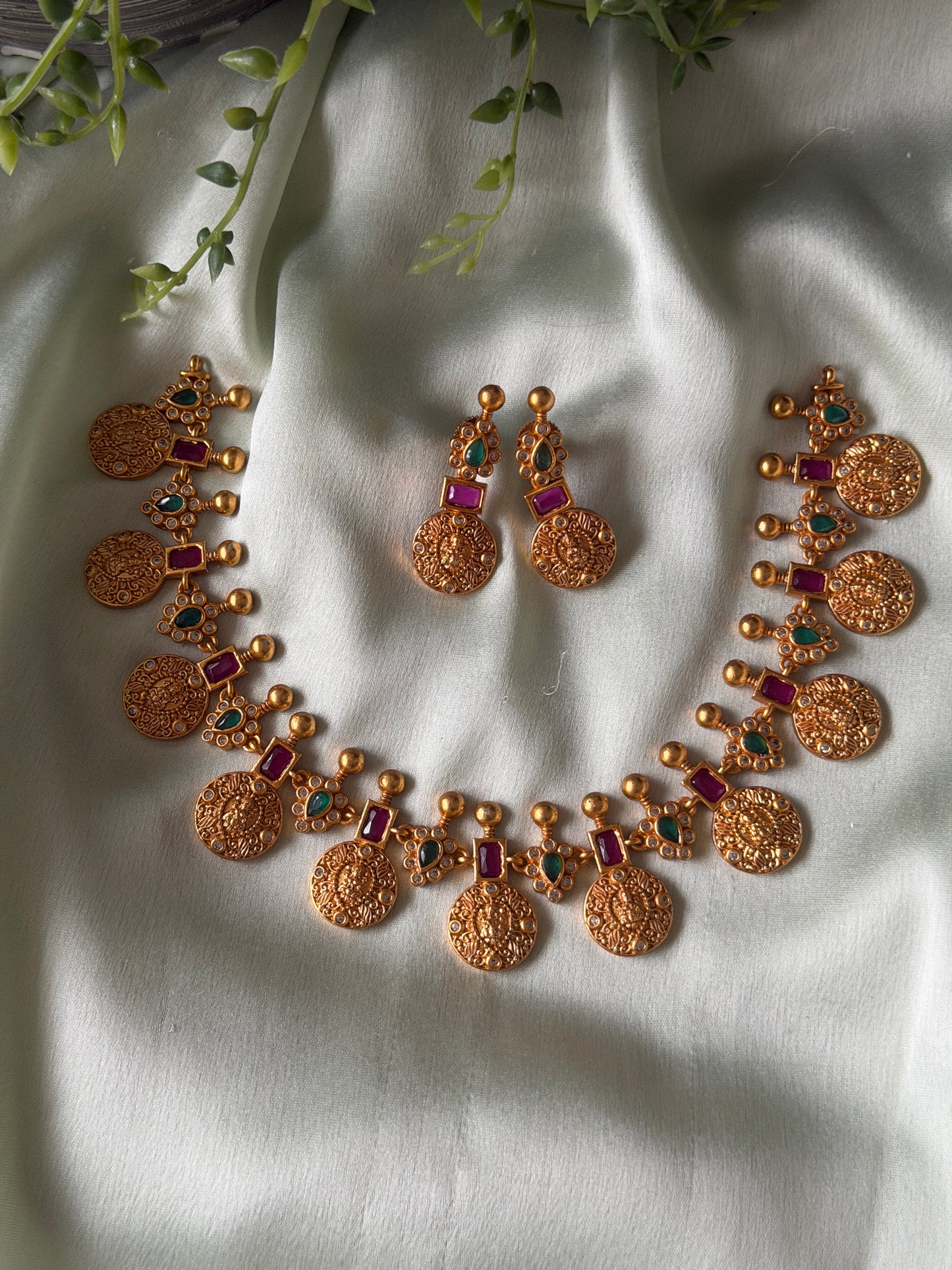 Sundaram Kaashu Necklace