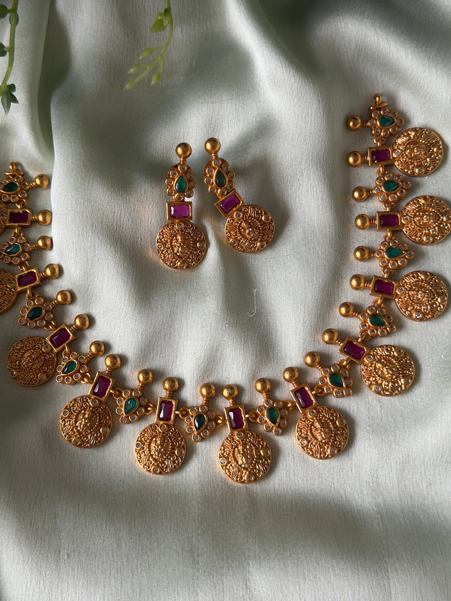 Sundaram Kaashu Necklace