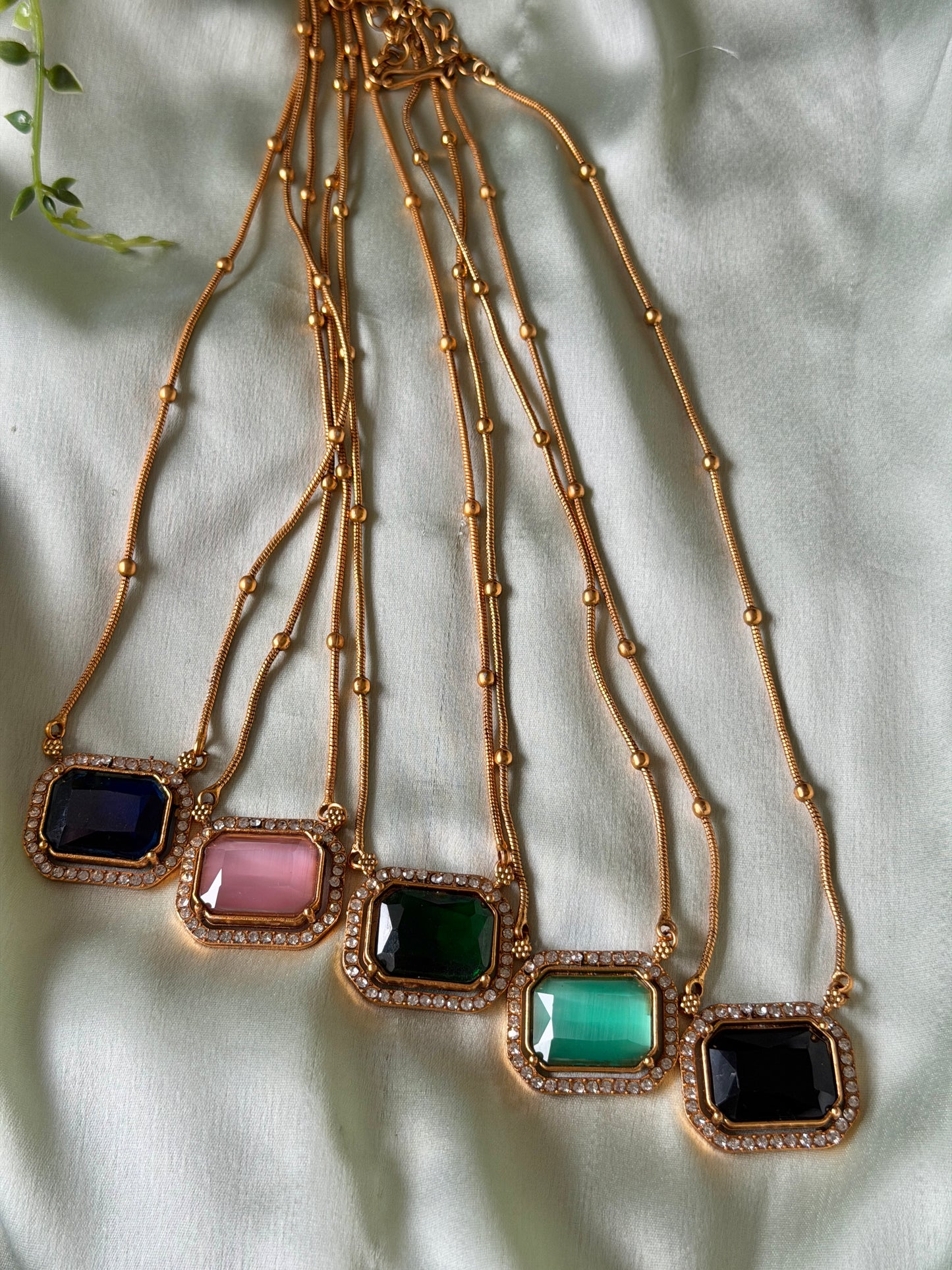 Shula Square Pendant Chain set
