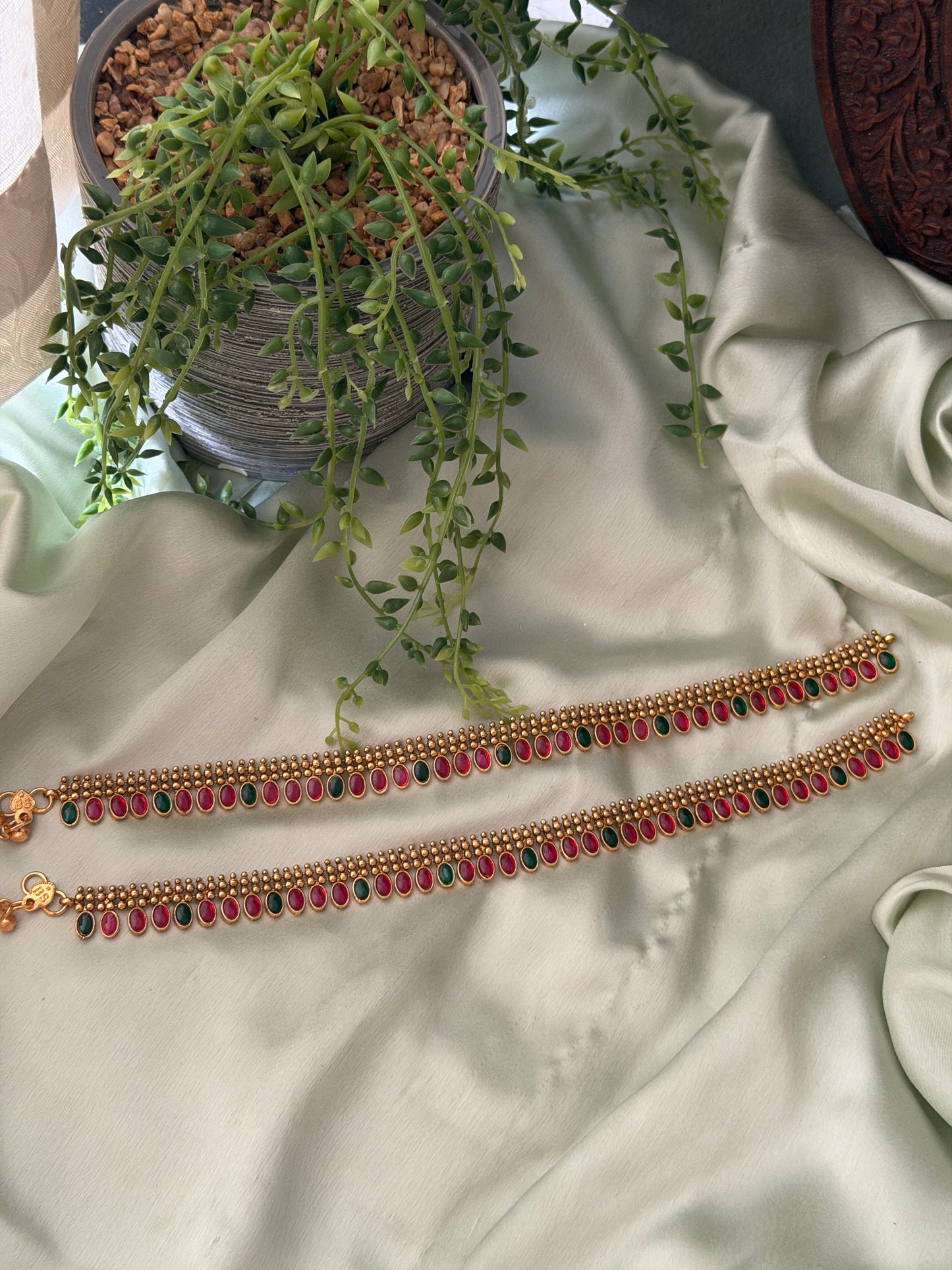 Solid Kempu Drop Anklets