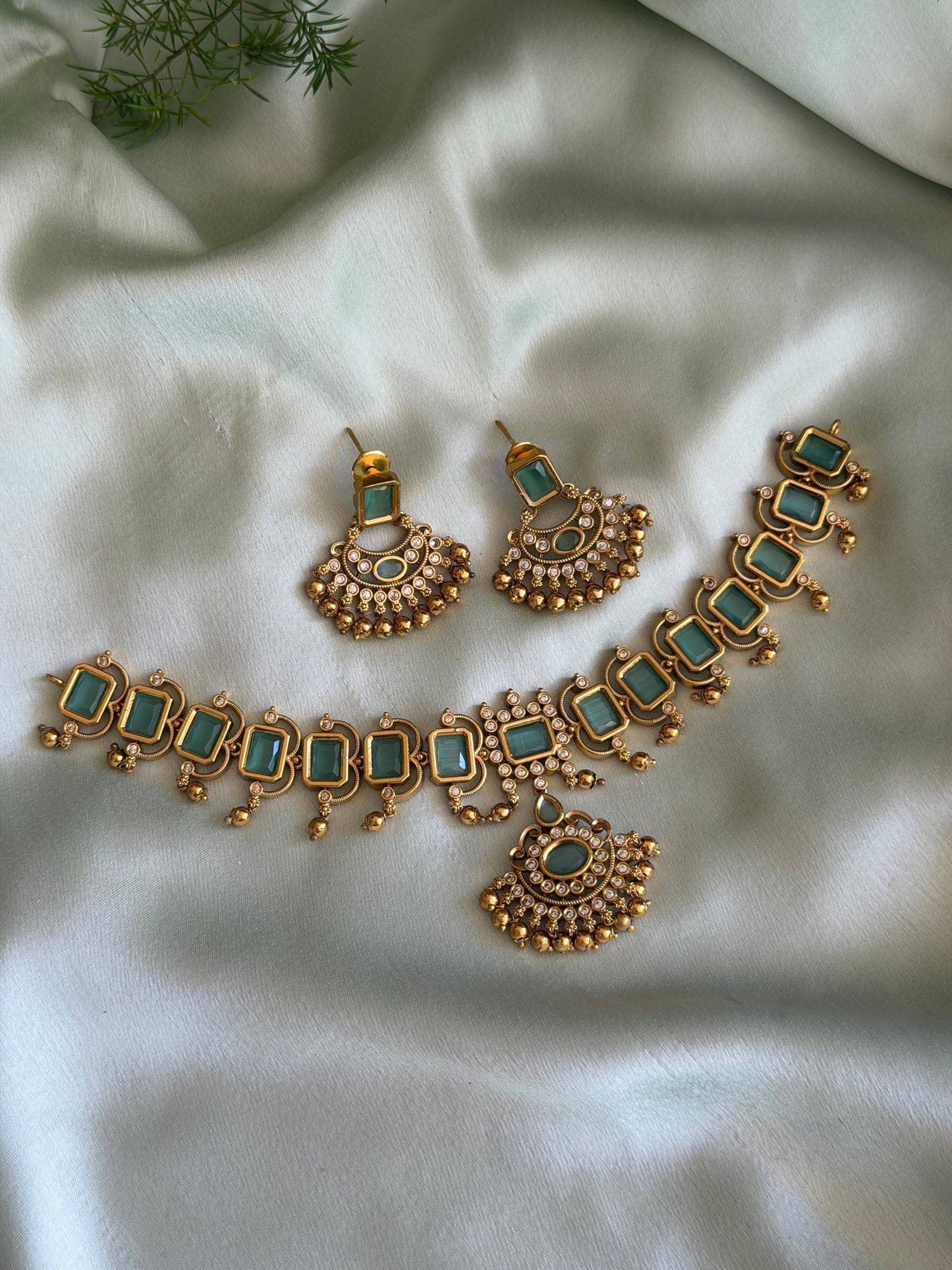 Geetika Attigai Premium (Gold Beads)