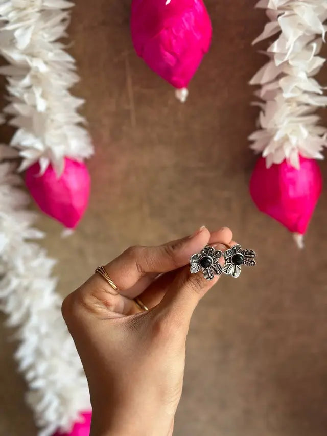 Oxidised Dual Flora ring