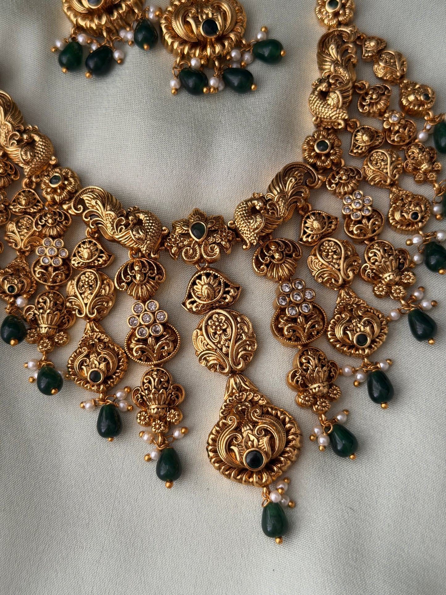 Viniya Gold Replica