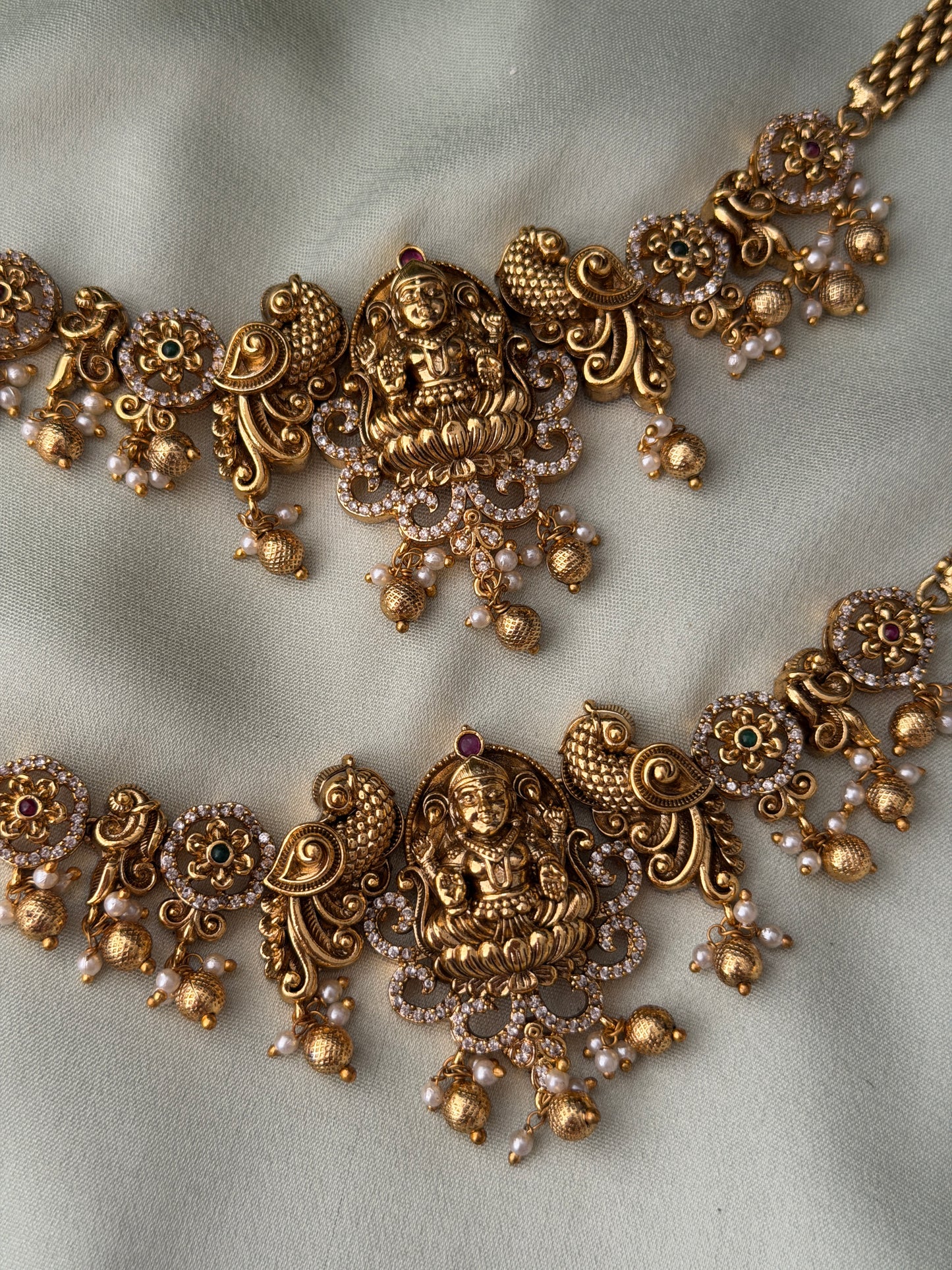 Drishta Antique Gold Vanki