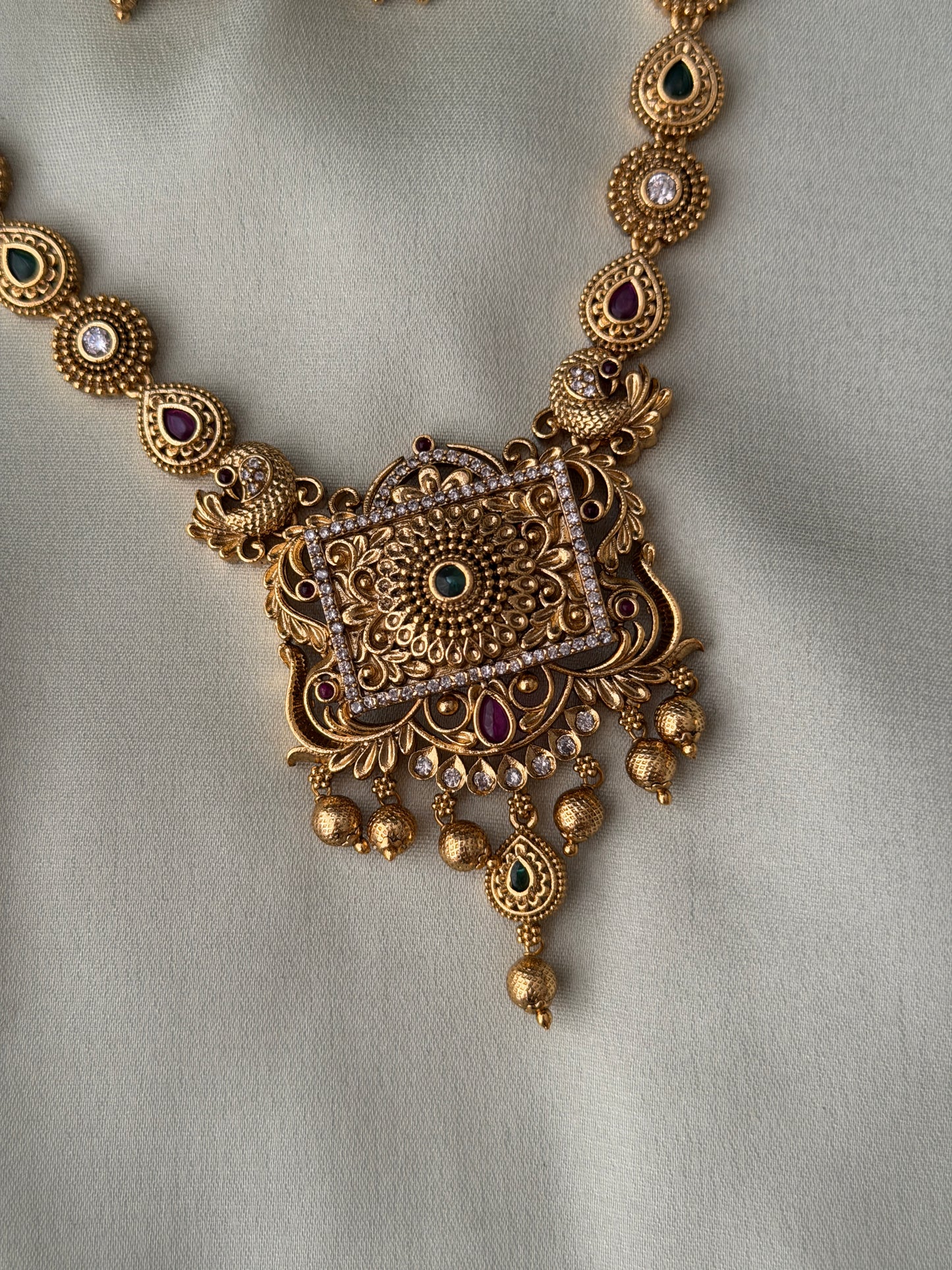 Jameela non Idol Necklace