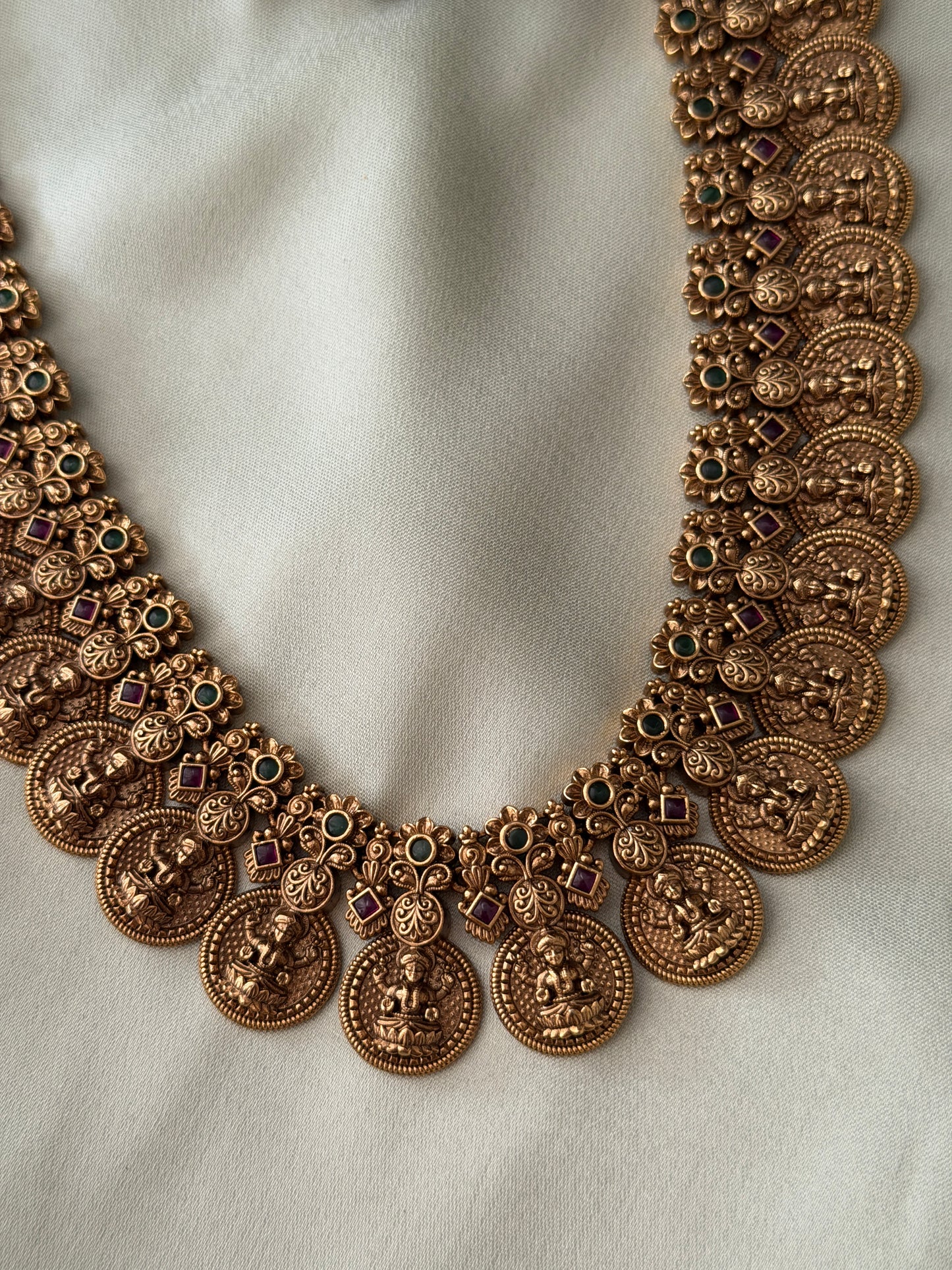 Haripriya Antique Kaashu Haaram