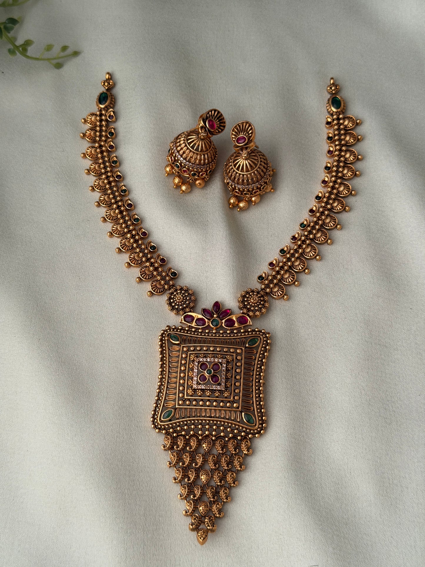 Safeela Gold Replica