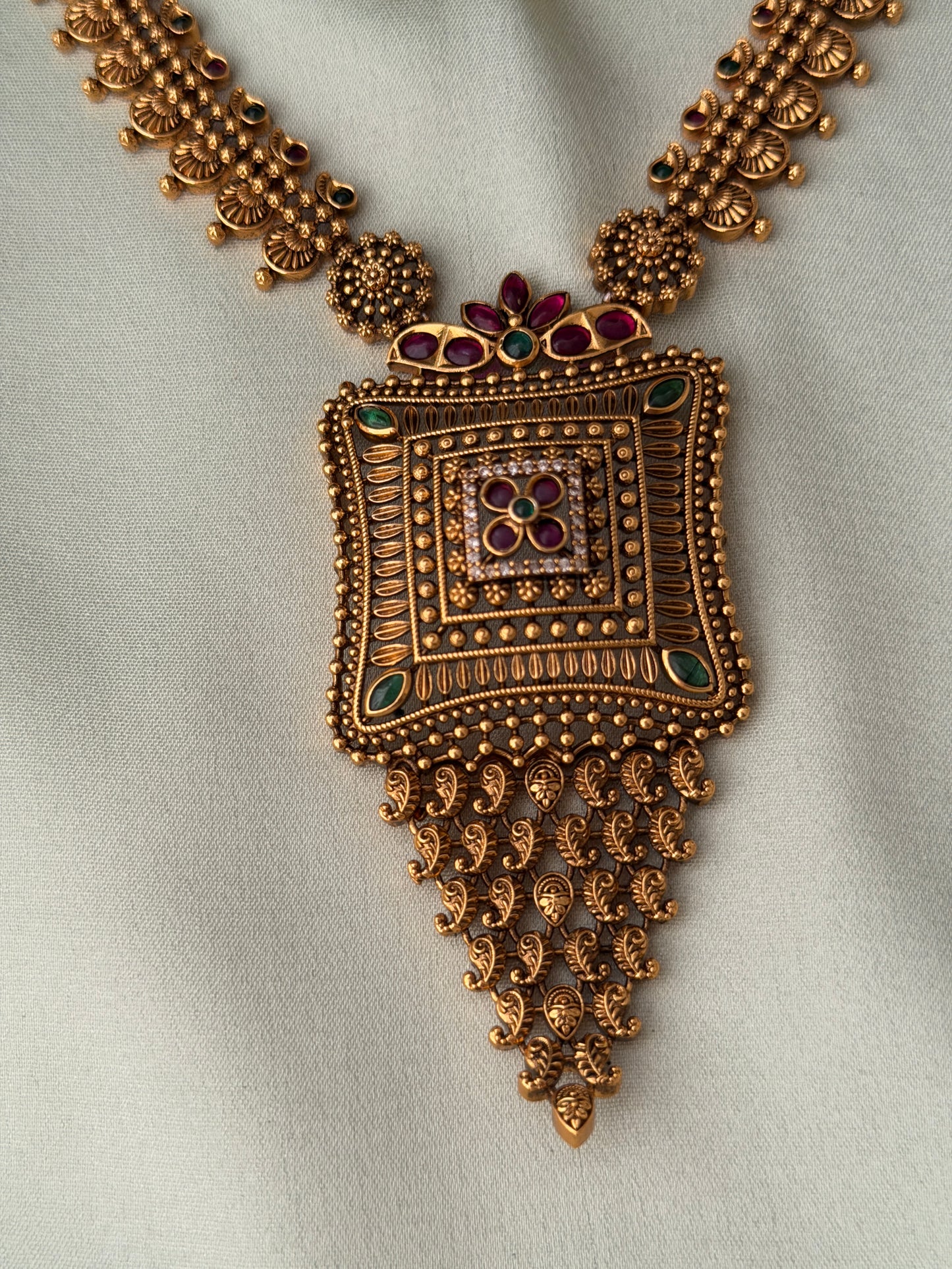 Safeela Gold Replica