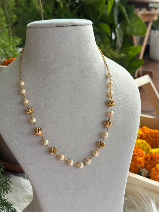 Pearl x Antique Flora Chain