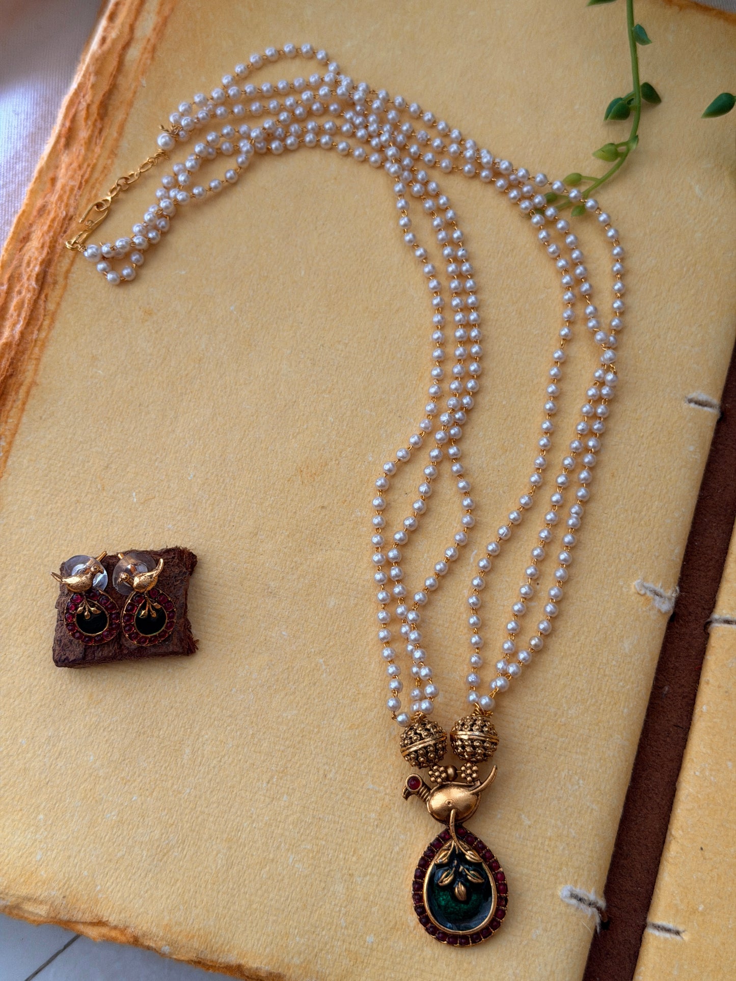 Parrot Bell Pearl Chain