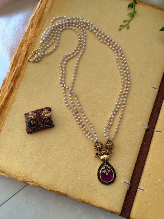 Parrot Bell Pearl Chain