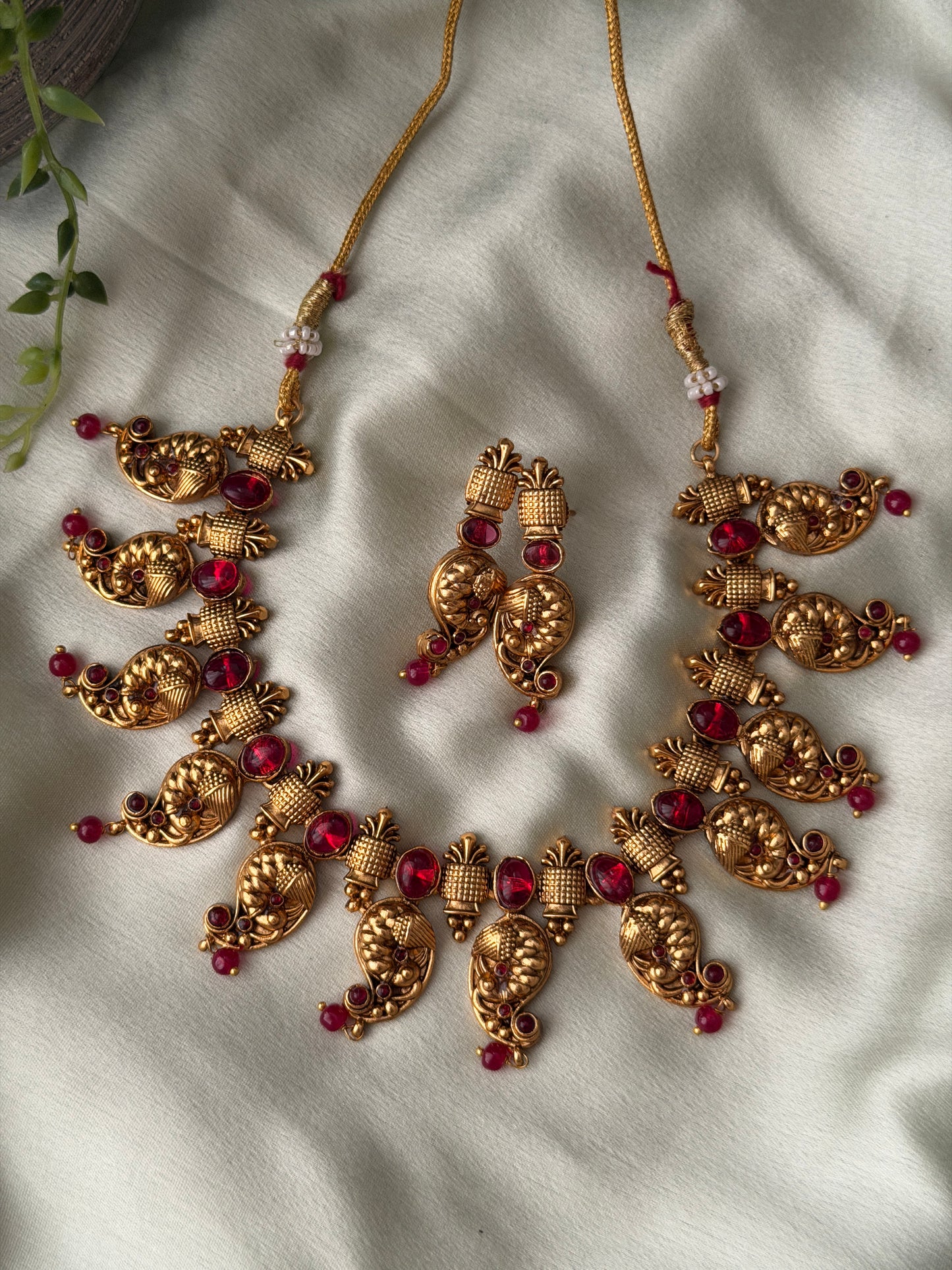 Narika Non Idol Necklace