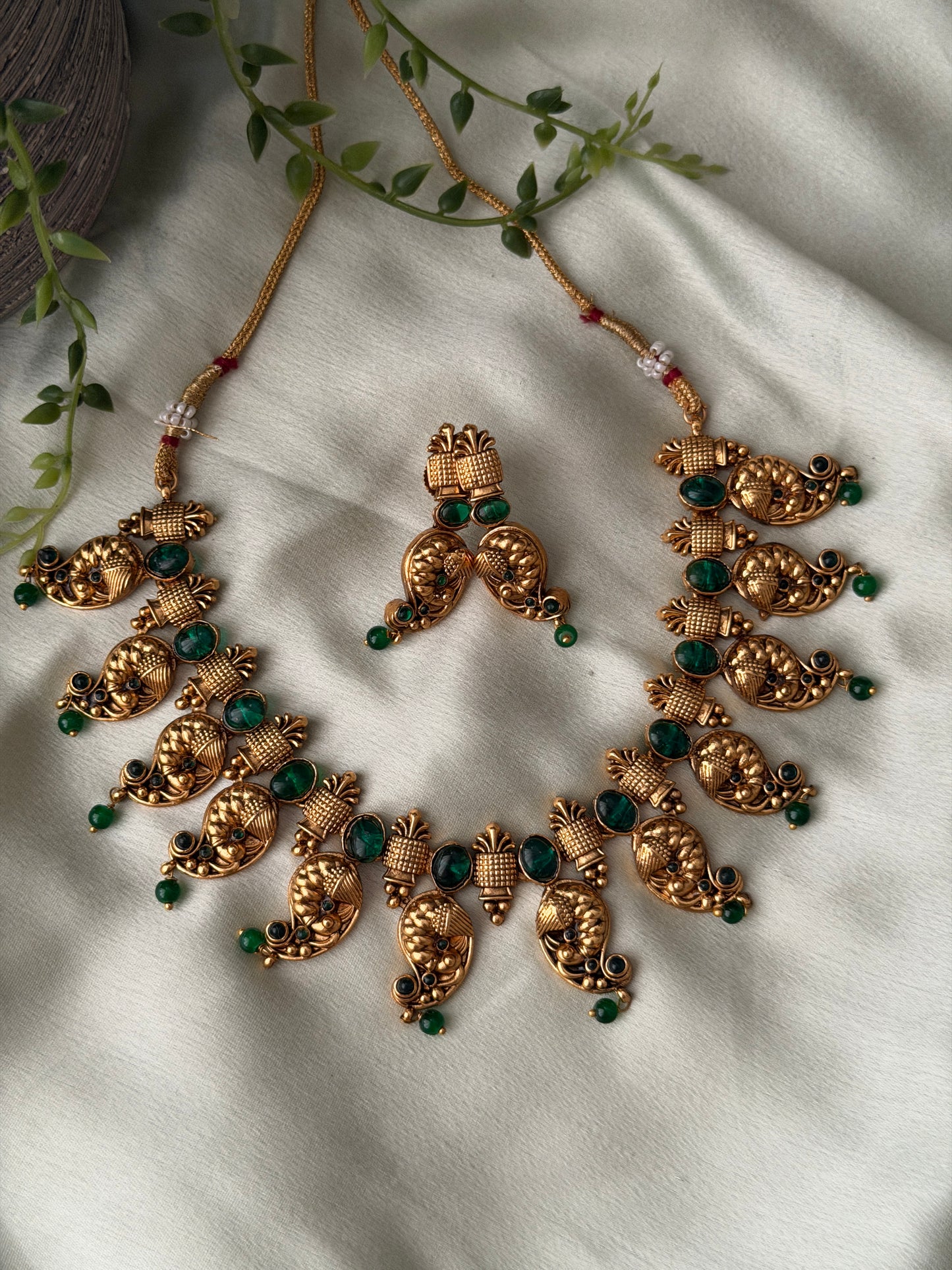 Narika Non Idol Necklace