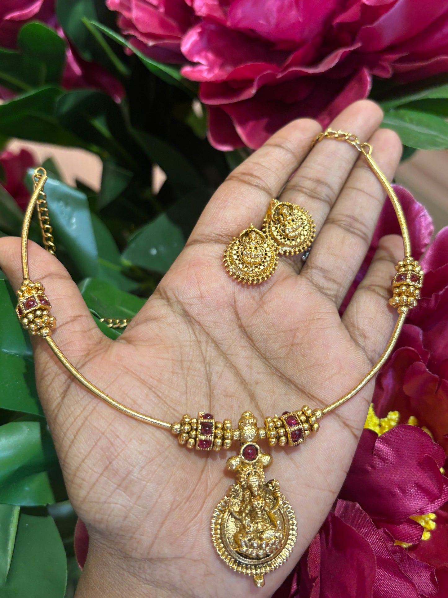 Devi Thin Hasli Choker