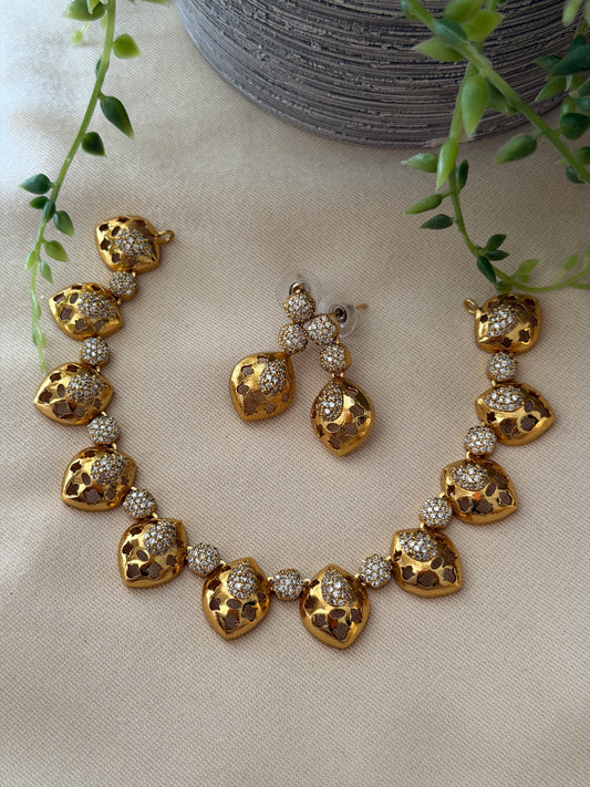 Pearish AD necklace