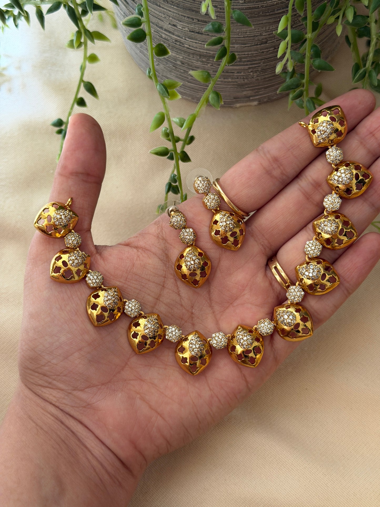 Pearish AD necklace