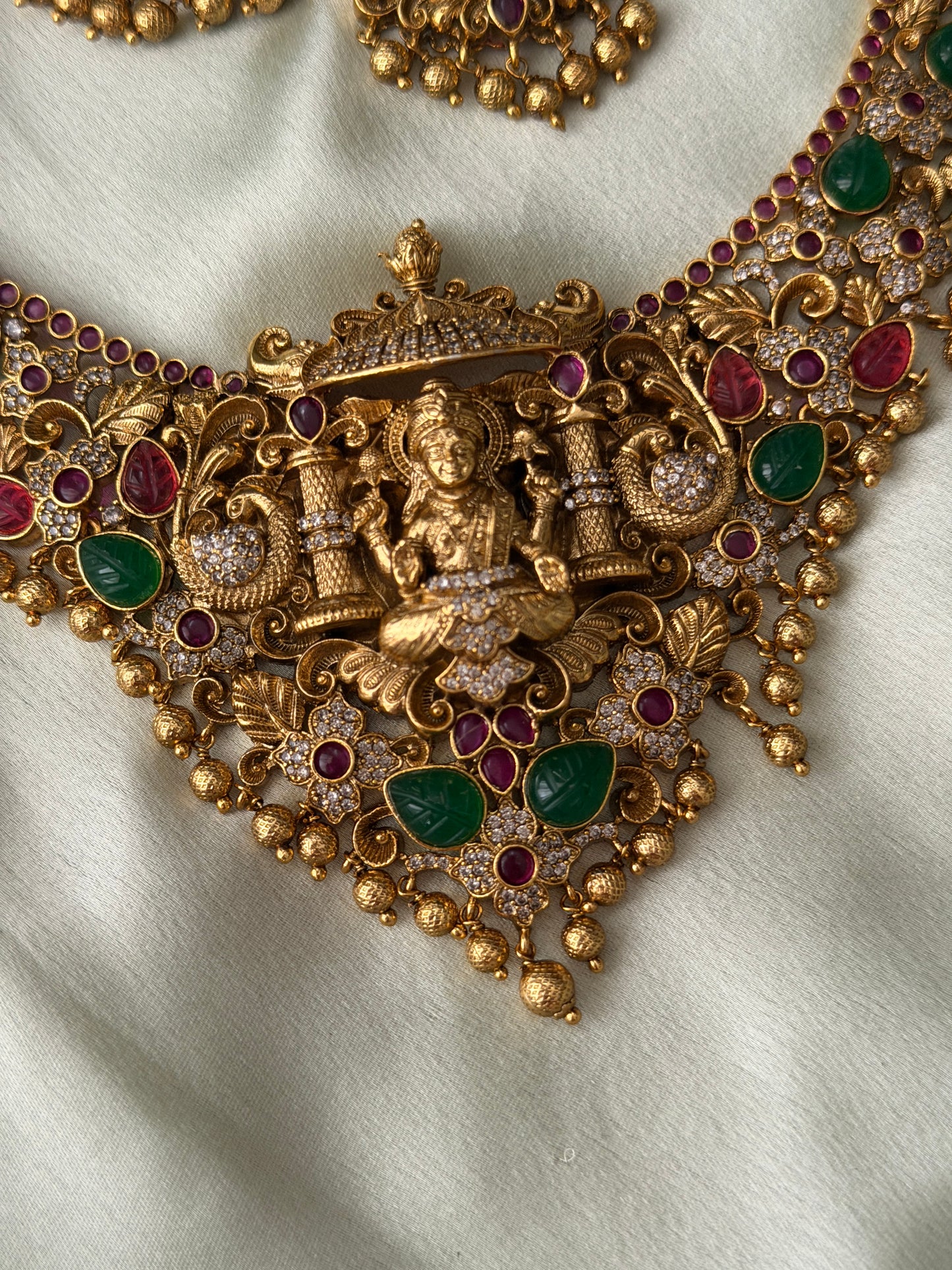 Pallavi Necklace Set