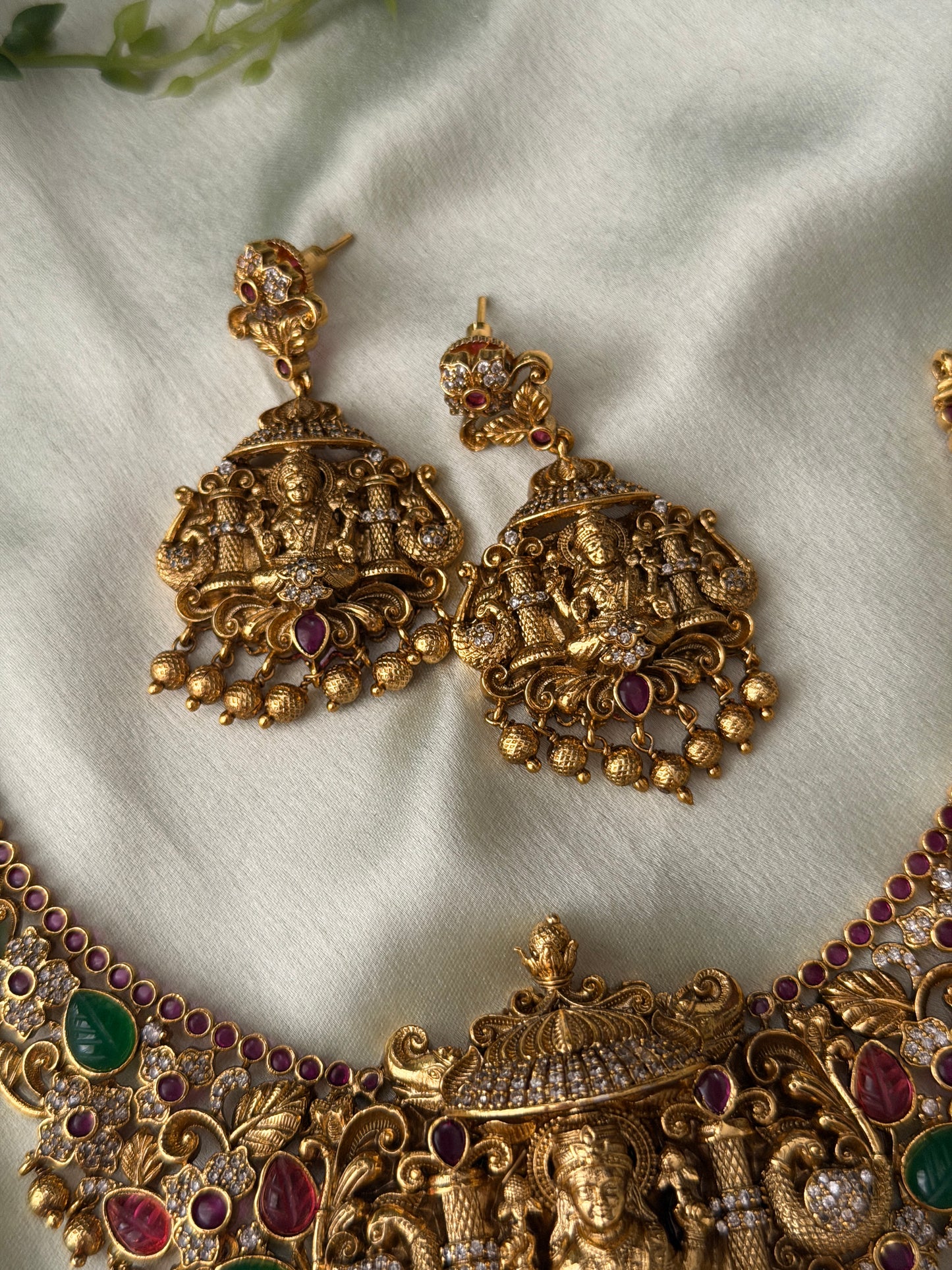 Pallavi Necklace Set