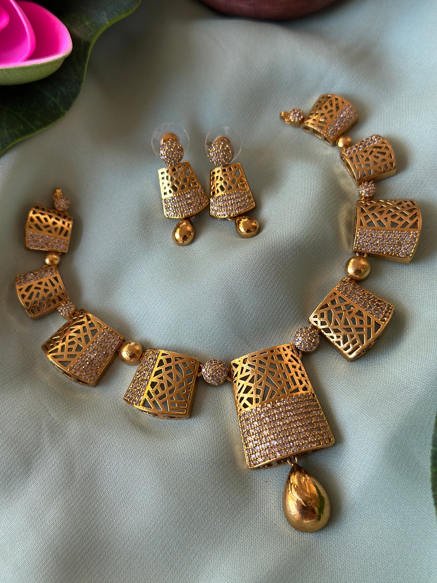 Minsu AD necklace