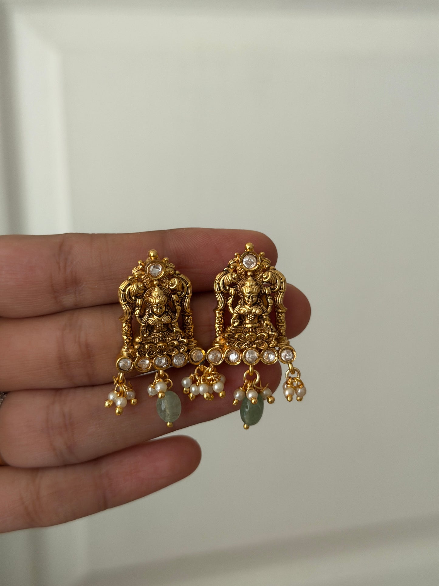 Pavitra Studs