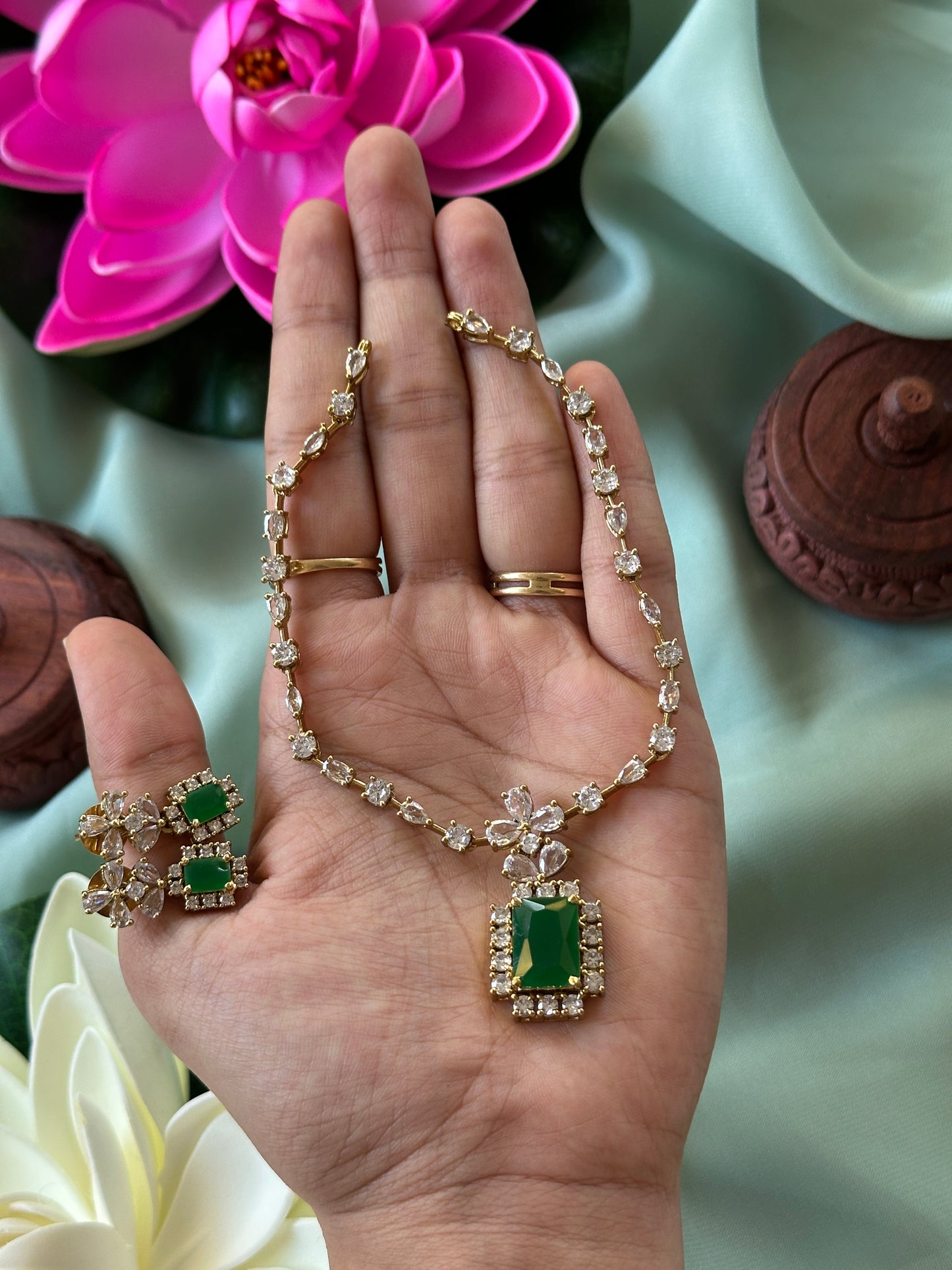 Emerald Stone Kundan Necklace