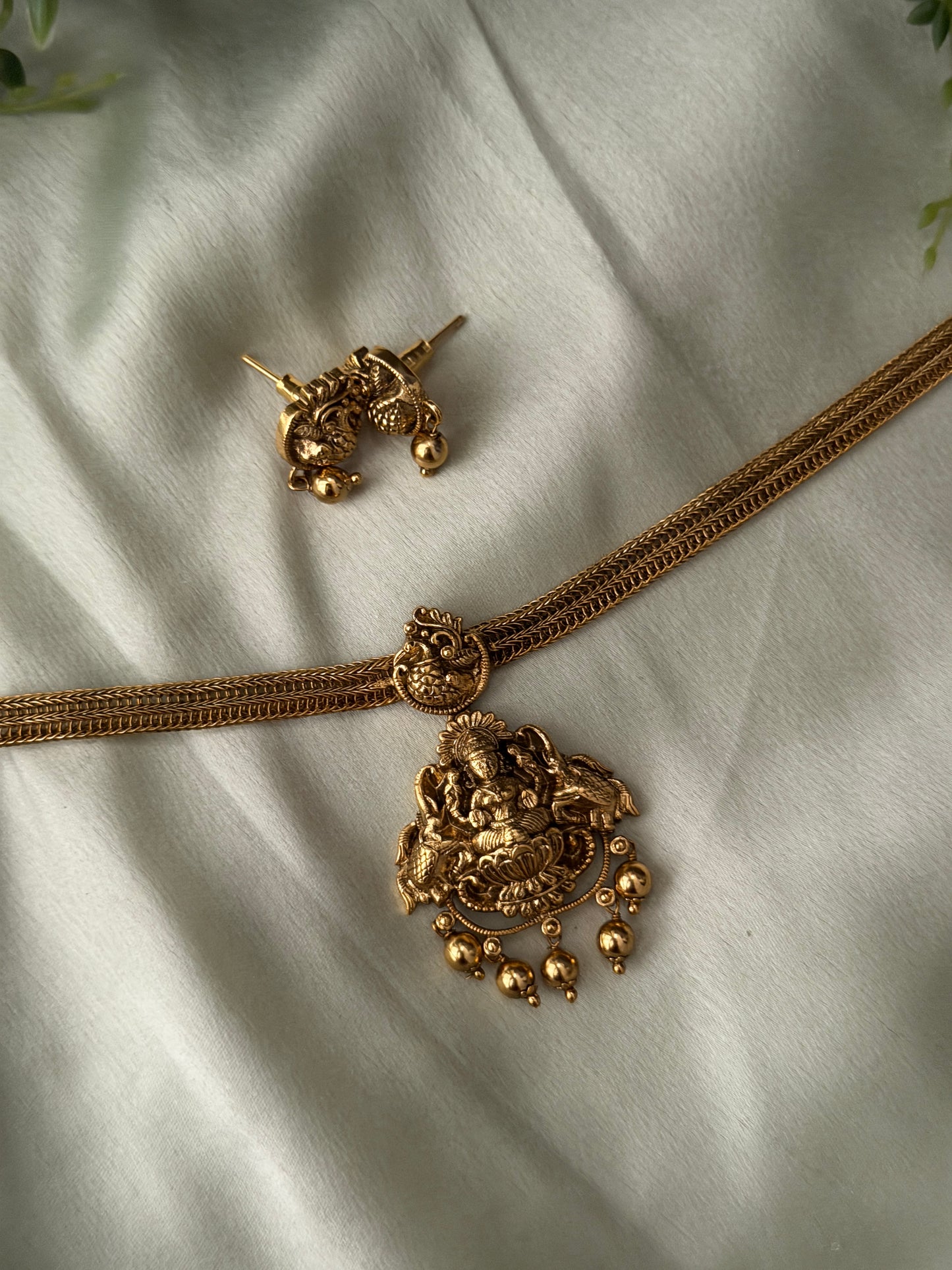 Surathi Antique Choker