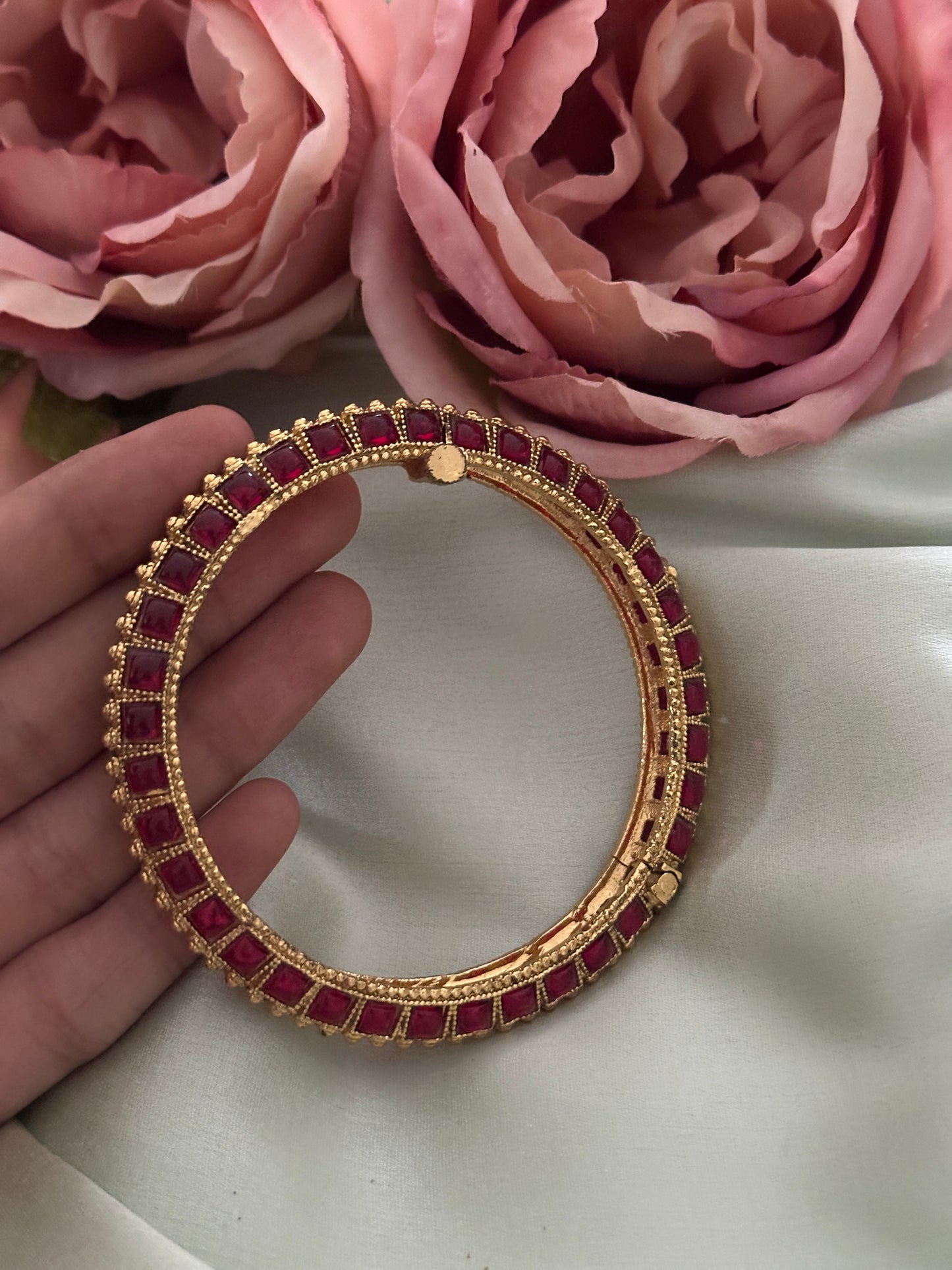 Ruby Kadas with screw 2.8 (Single piece)