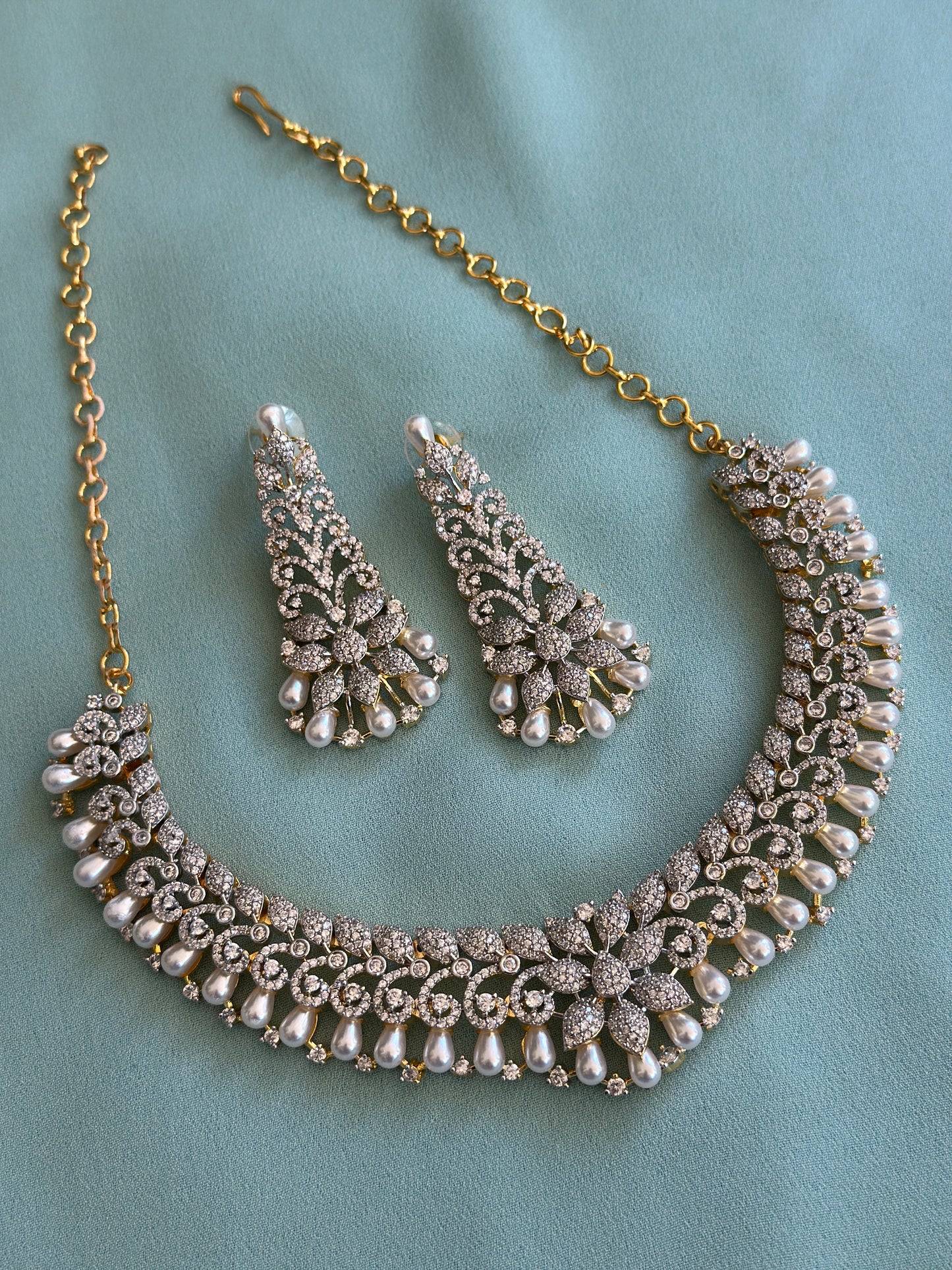 Pearly Diamond Necklace