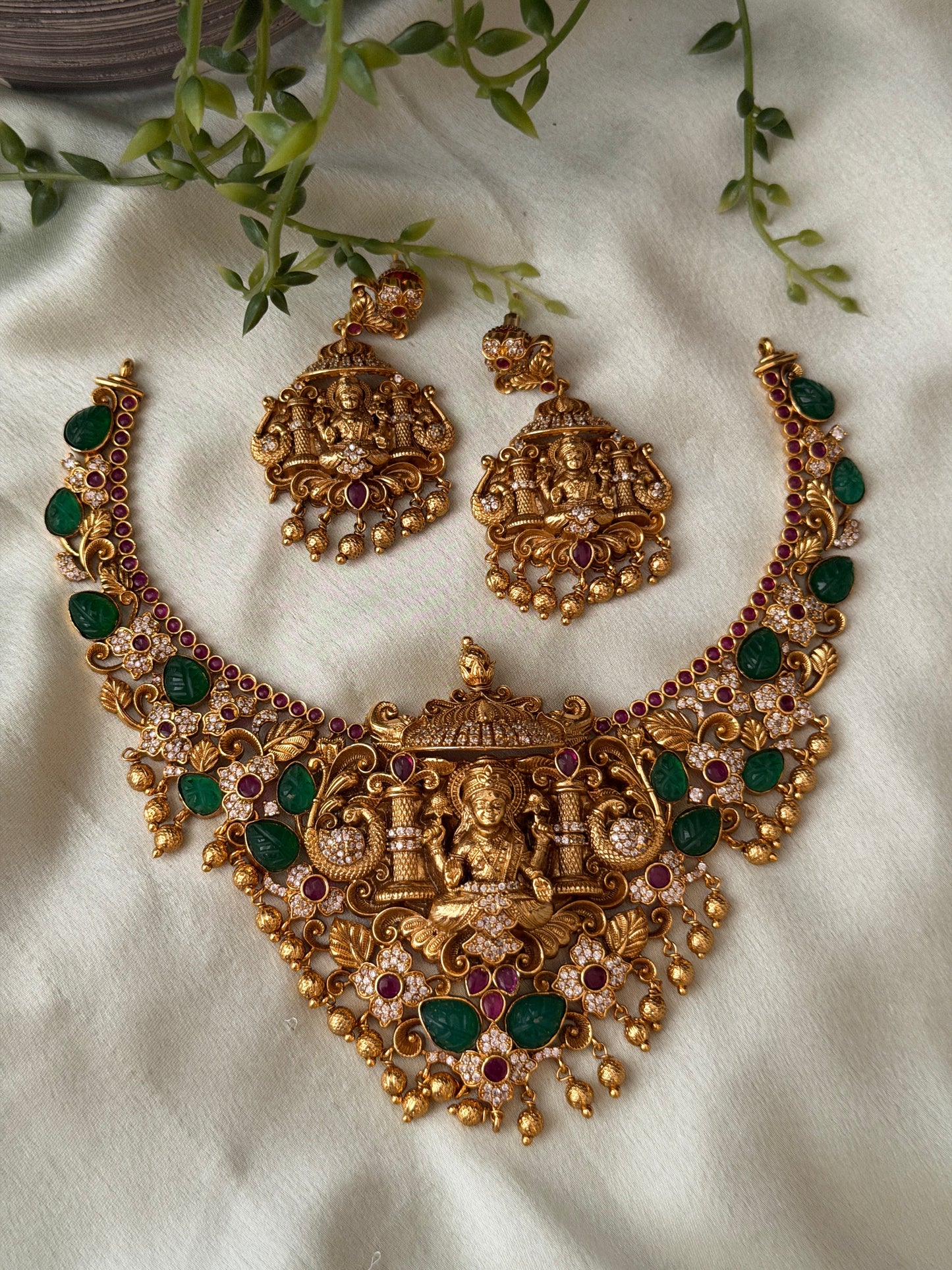 Pallavi Necklace Set