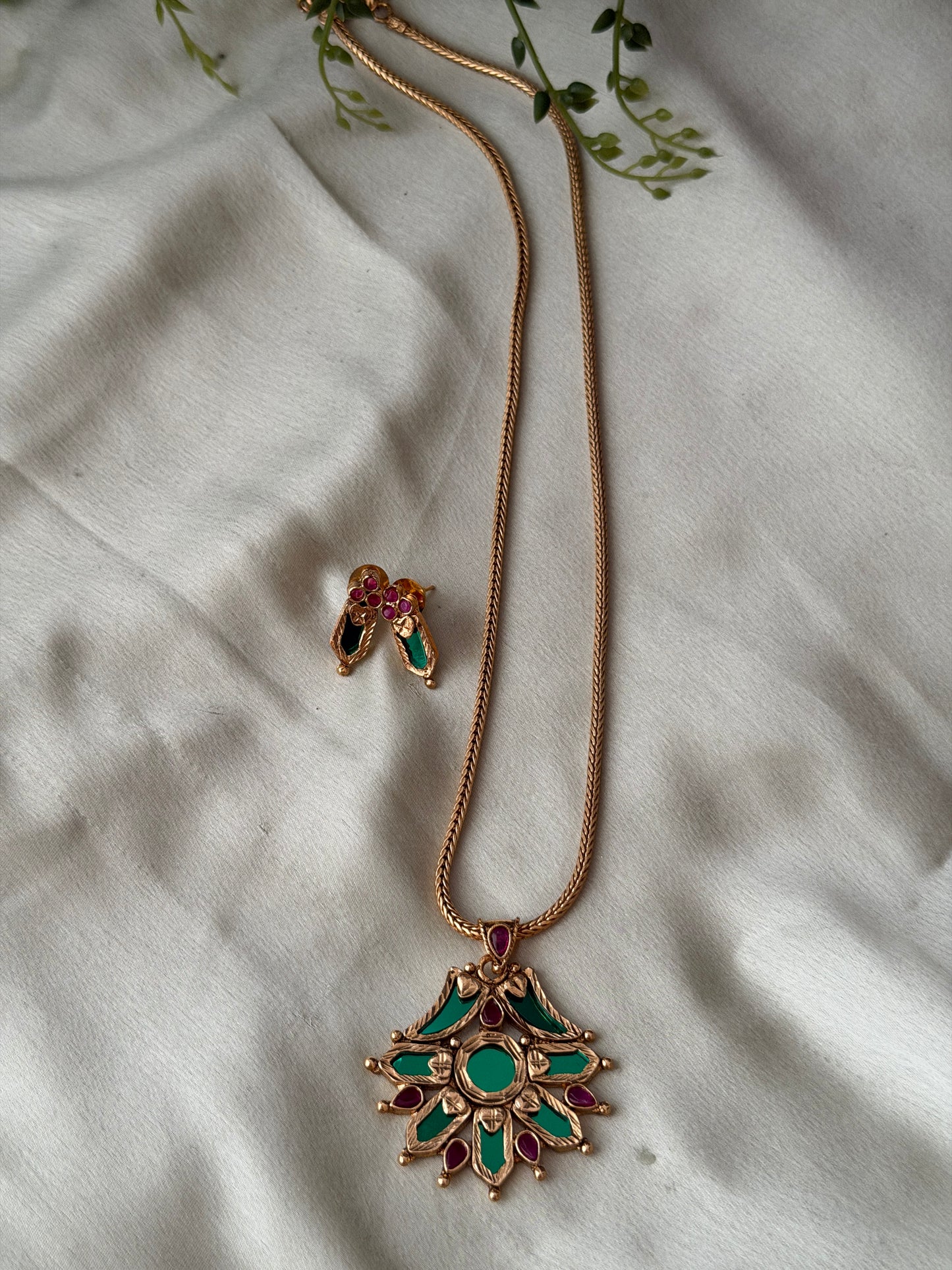 Flora Palakka Chain set