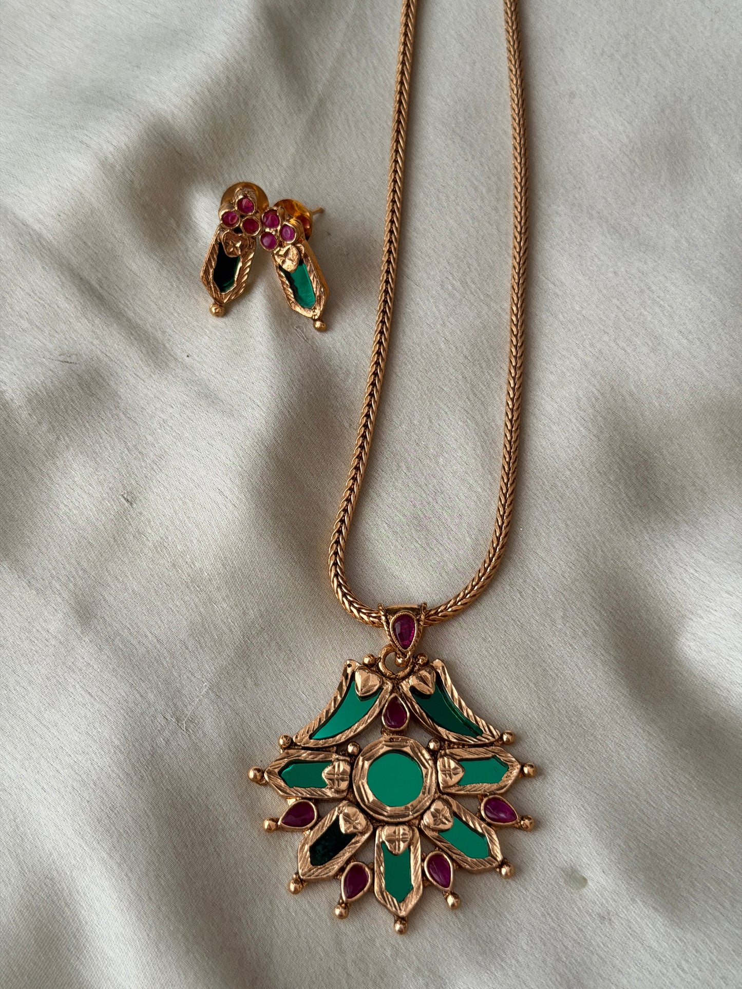 Flora Palakka Chain set