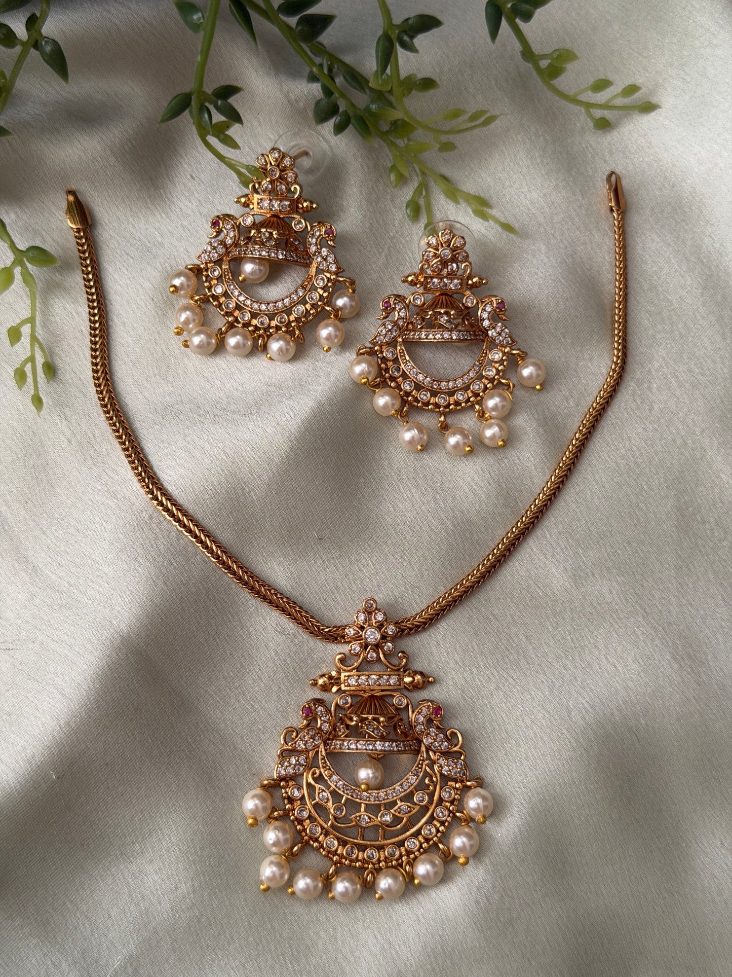 Chaandbali Pendant Attigai Set