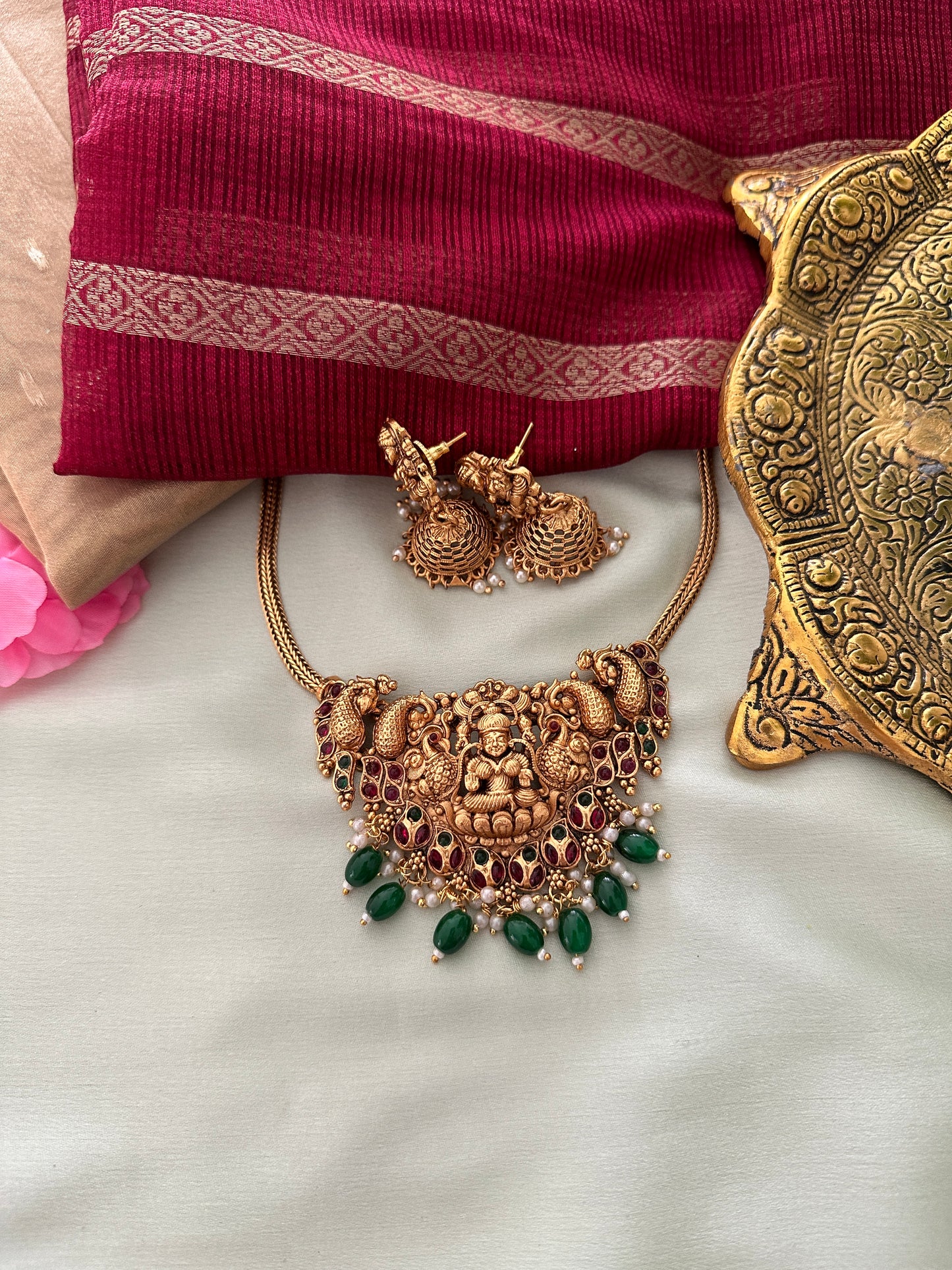 Antique Devi choker v1.0