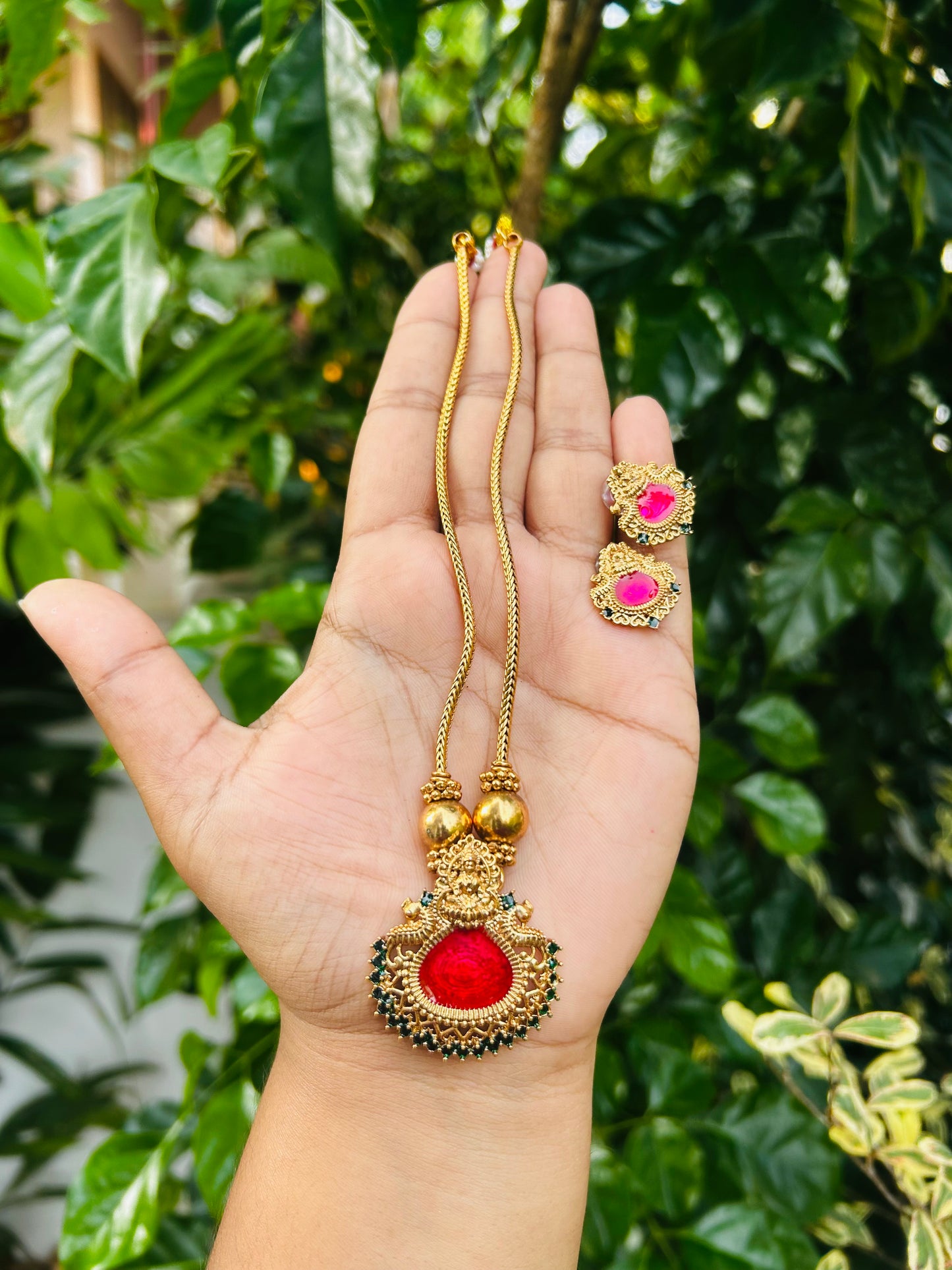 Devi x Palakka Pendant Chain set