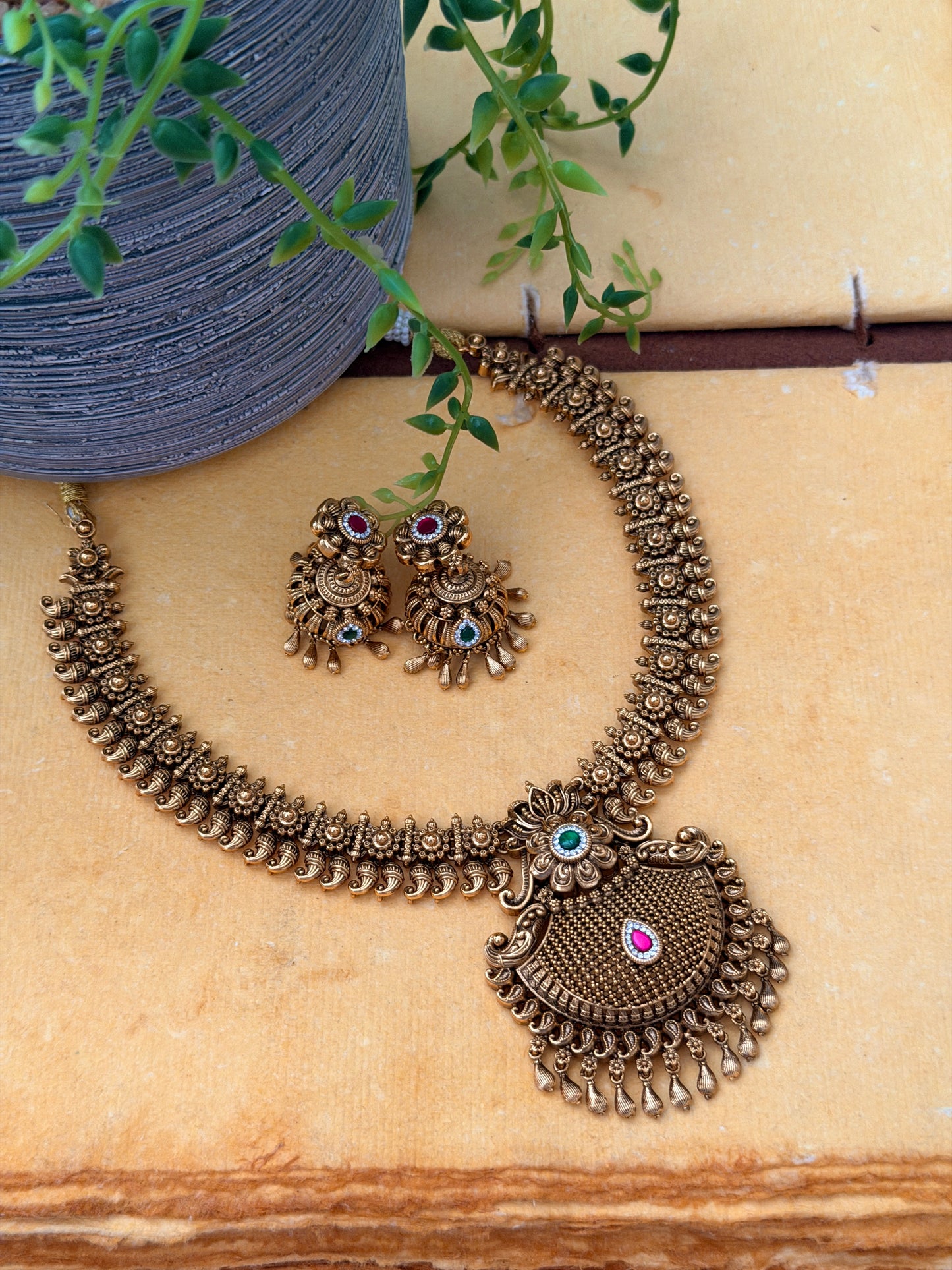 Raamini Non Idol Necklace