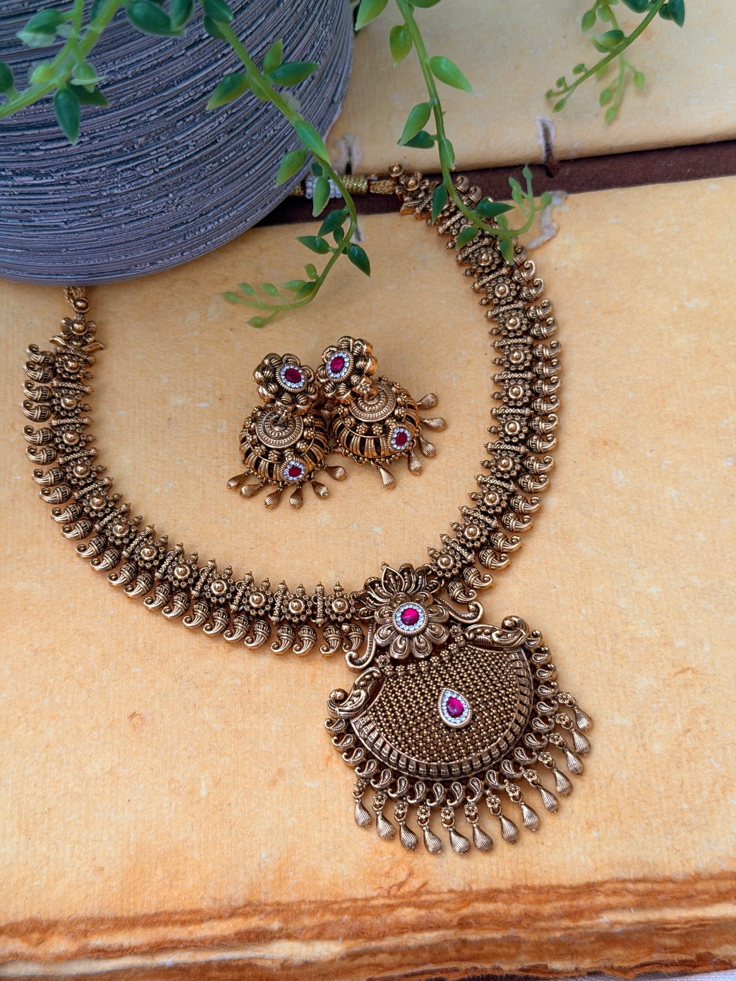 Raamini Non Idol Necklace