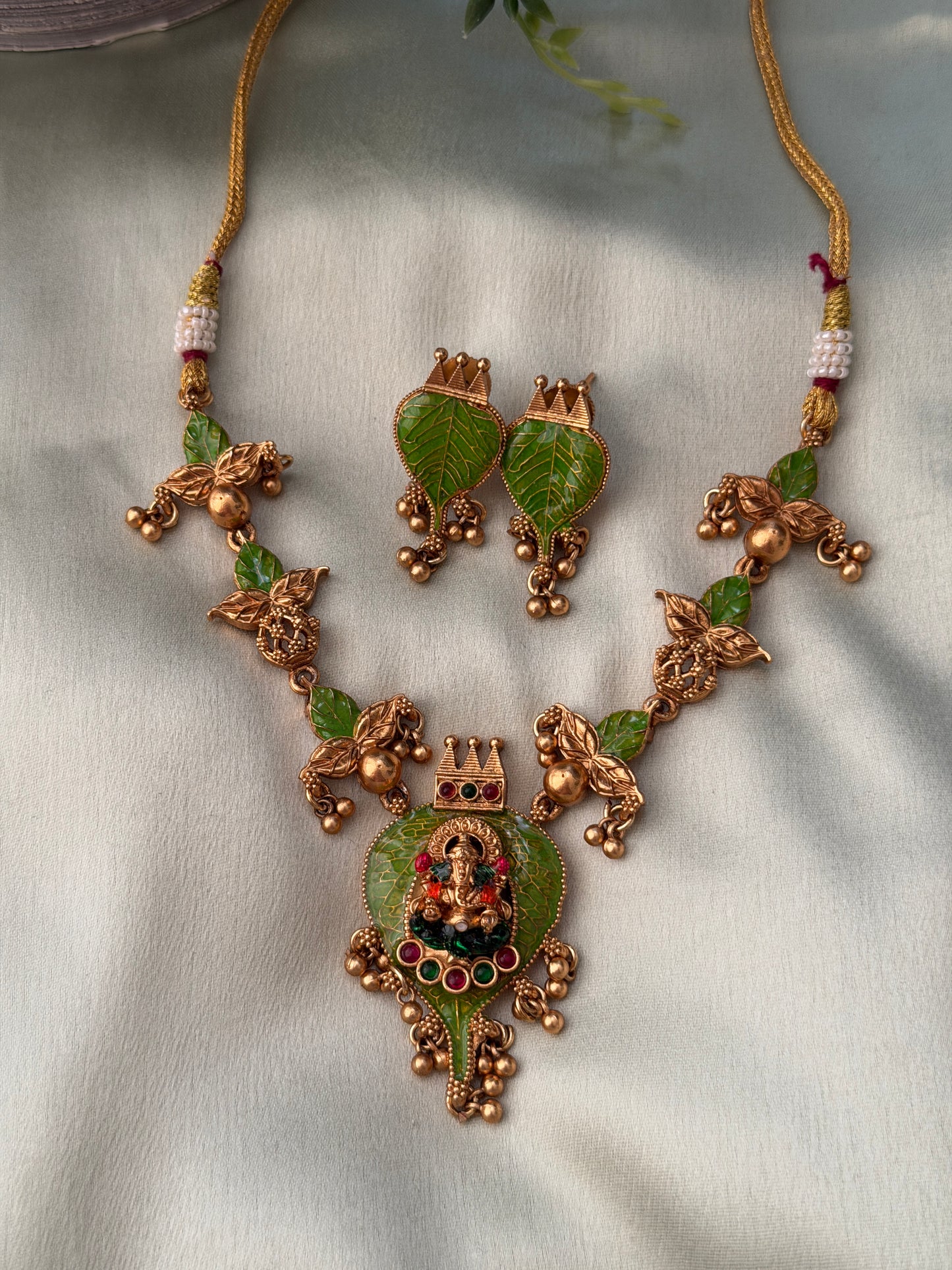 Tambula Hand Painted Necklace set