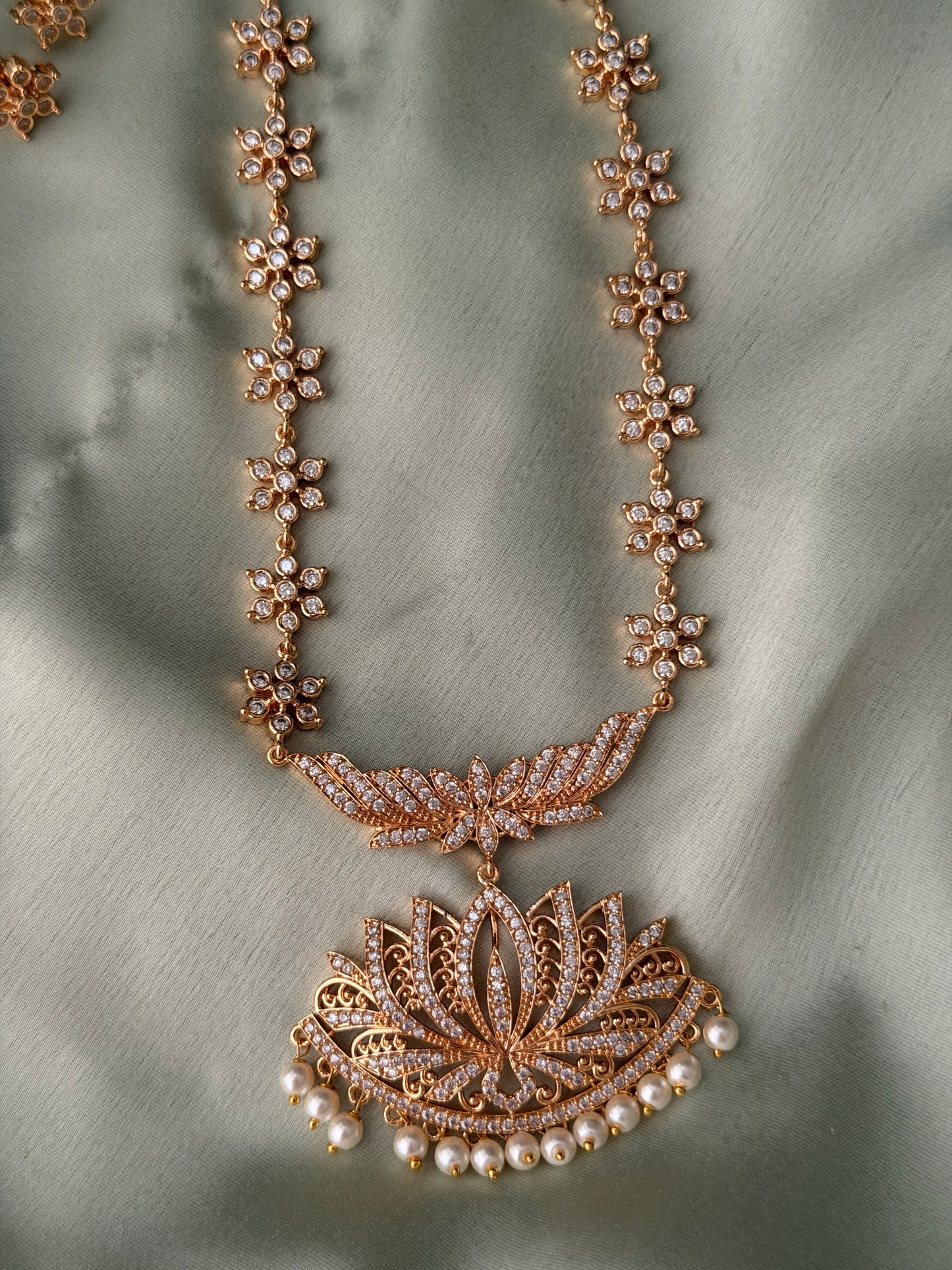 Star Shine Vintage Lotus Haaram