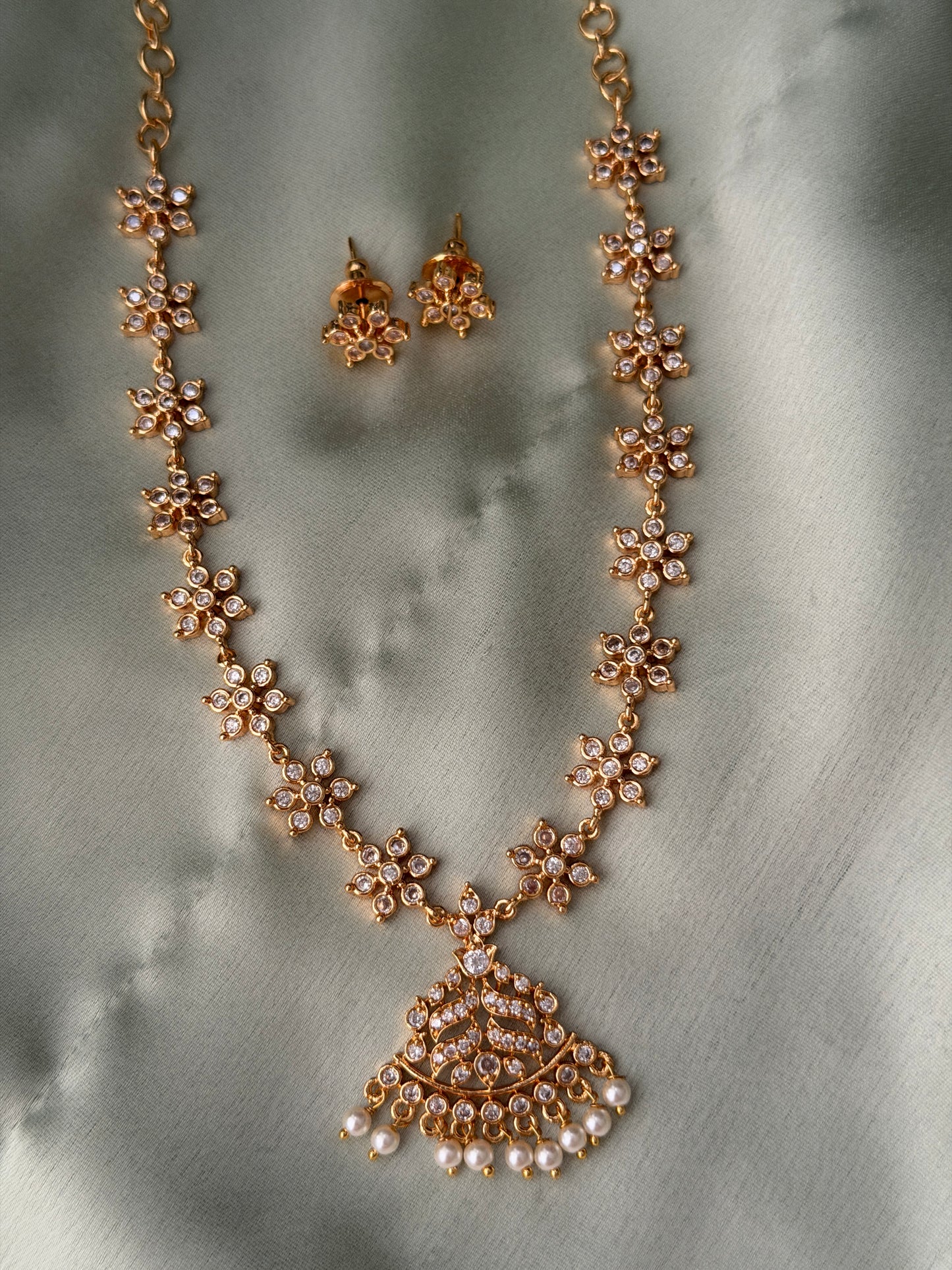 Star Shine Vintage Necklace