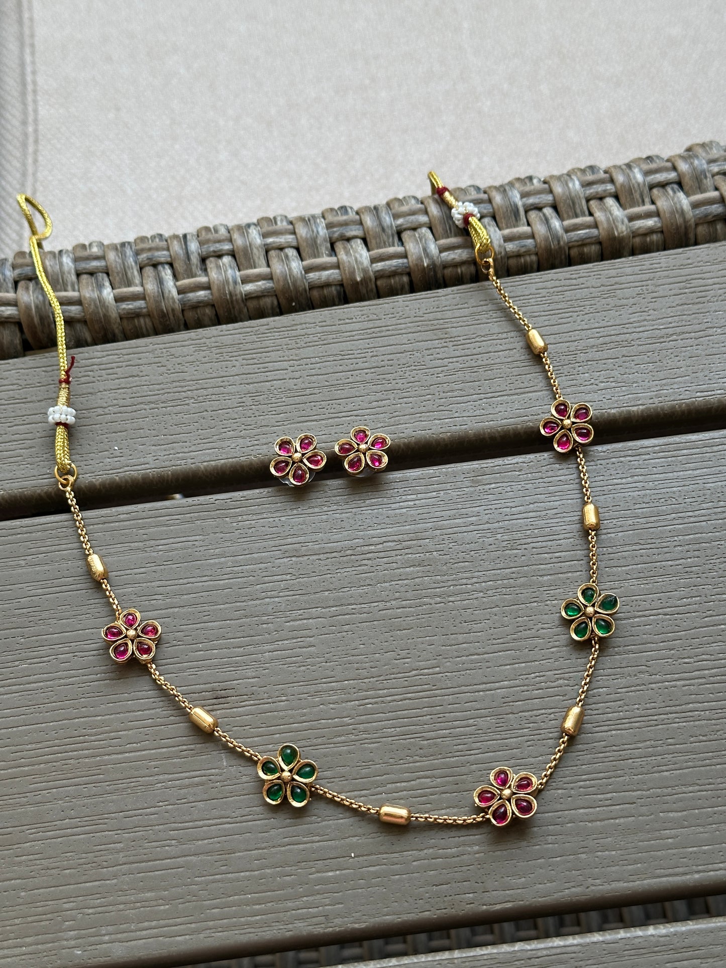 Single line flower choker v2.0