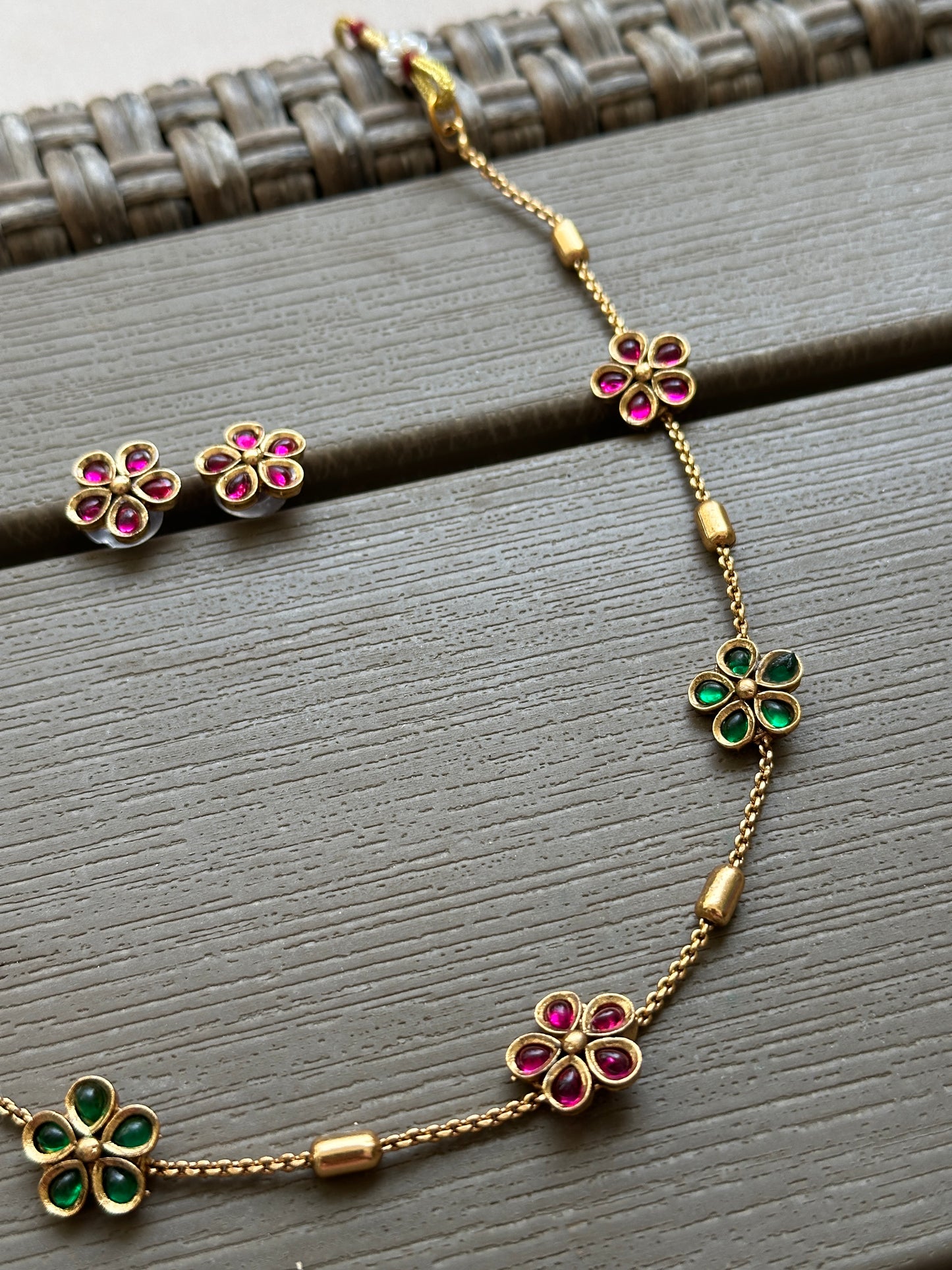 Single line flower choker v2.0