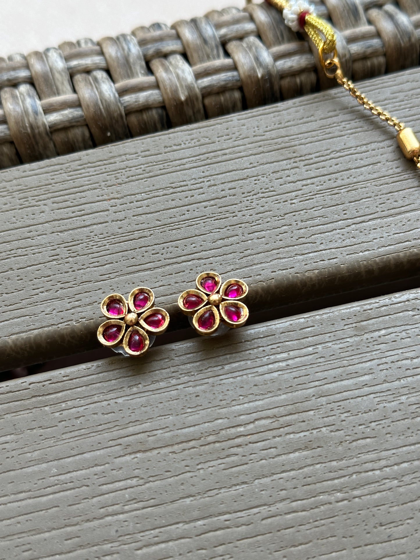 Single line flower choker v2.0