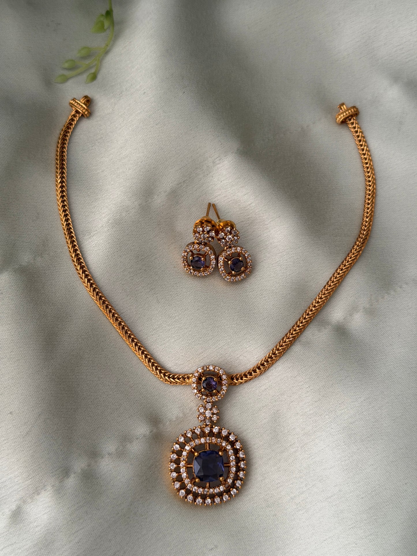 Parvi Stone Choker