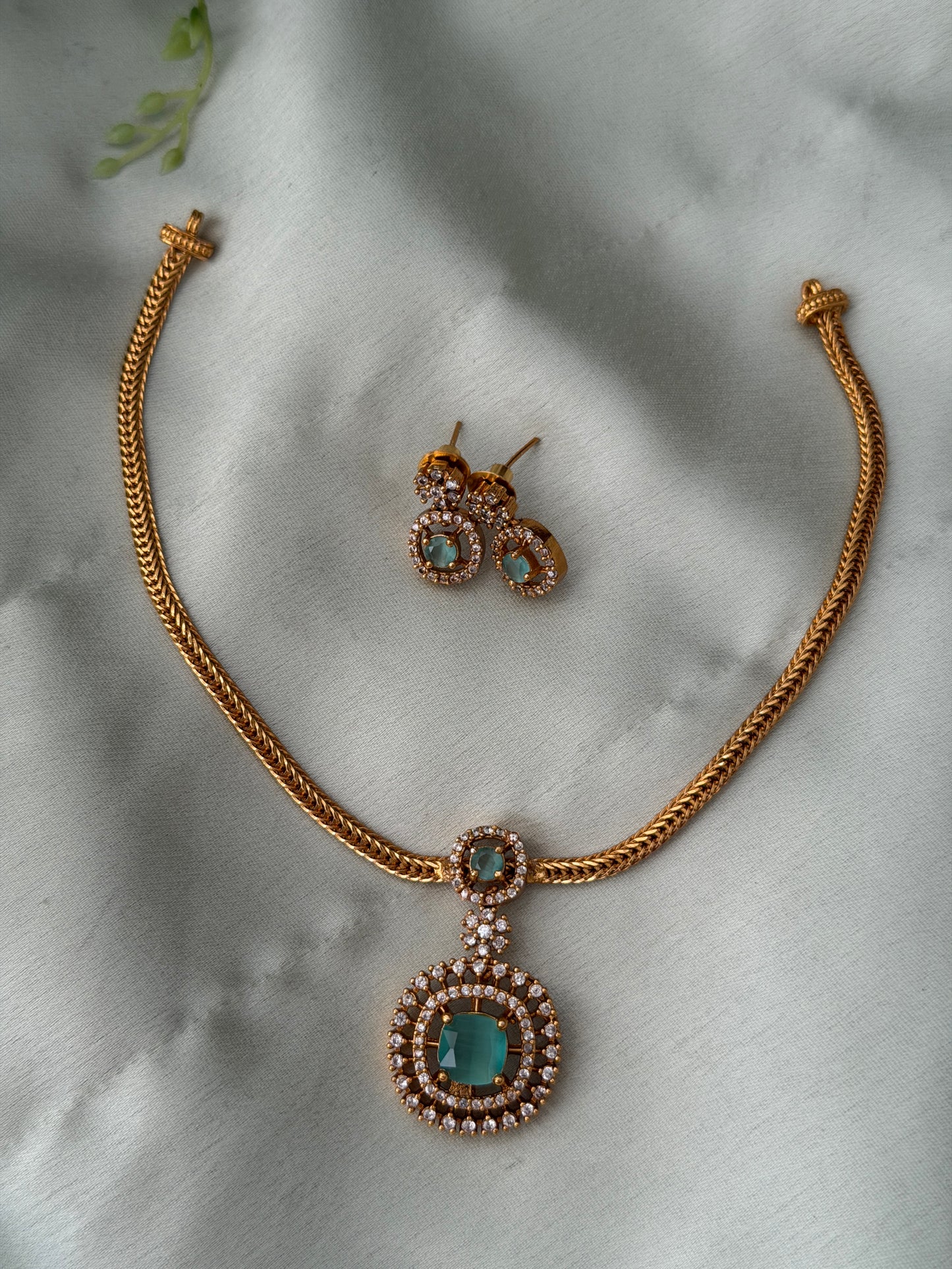 Parvi Stone Choker