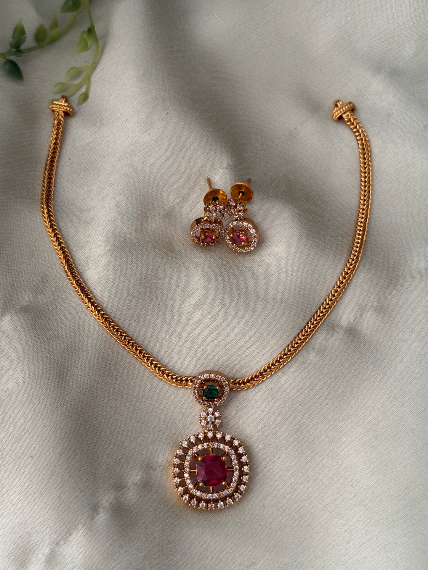 Parvi Stone Choker