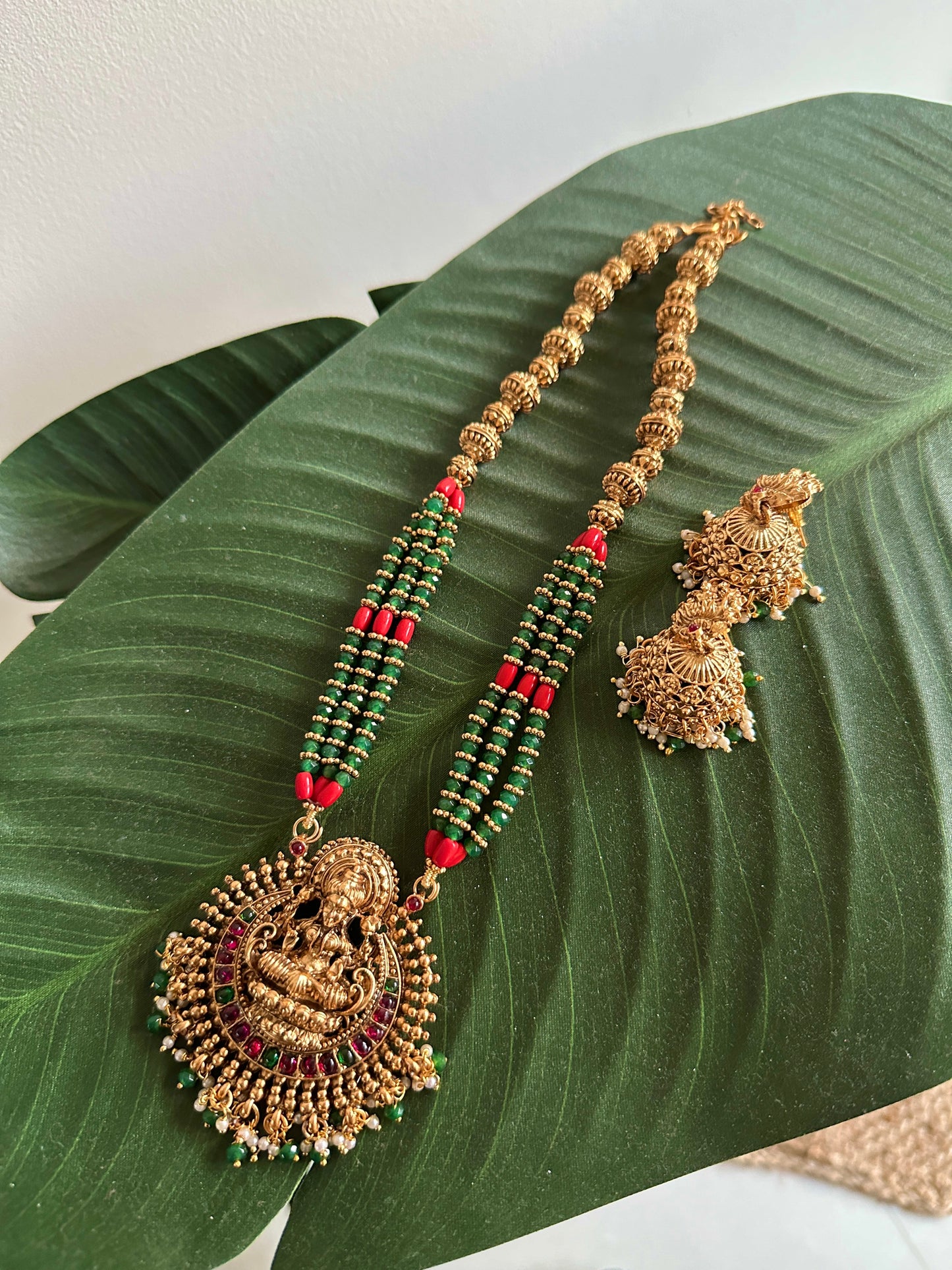 Coral x emerald Devi pendant haaram